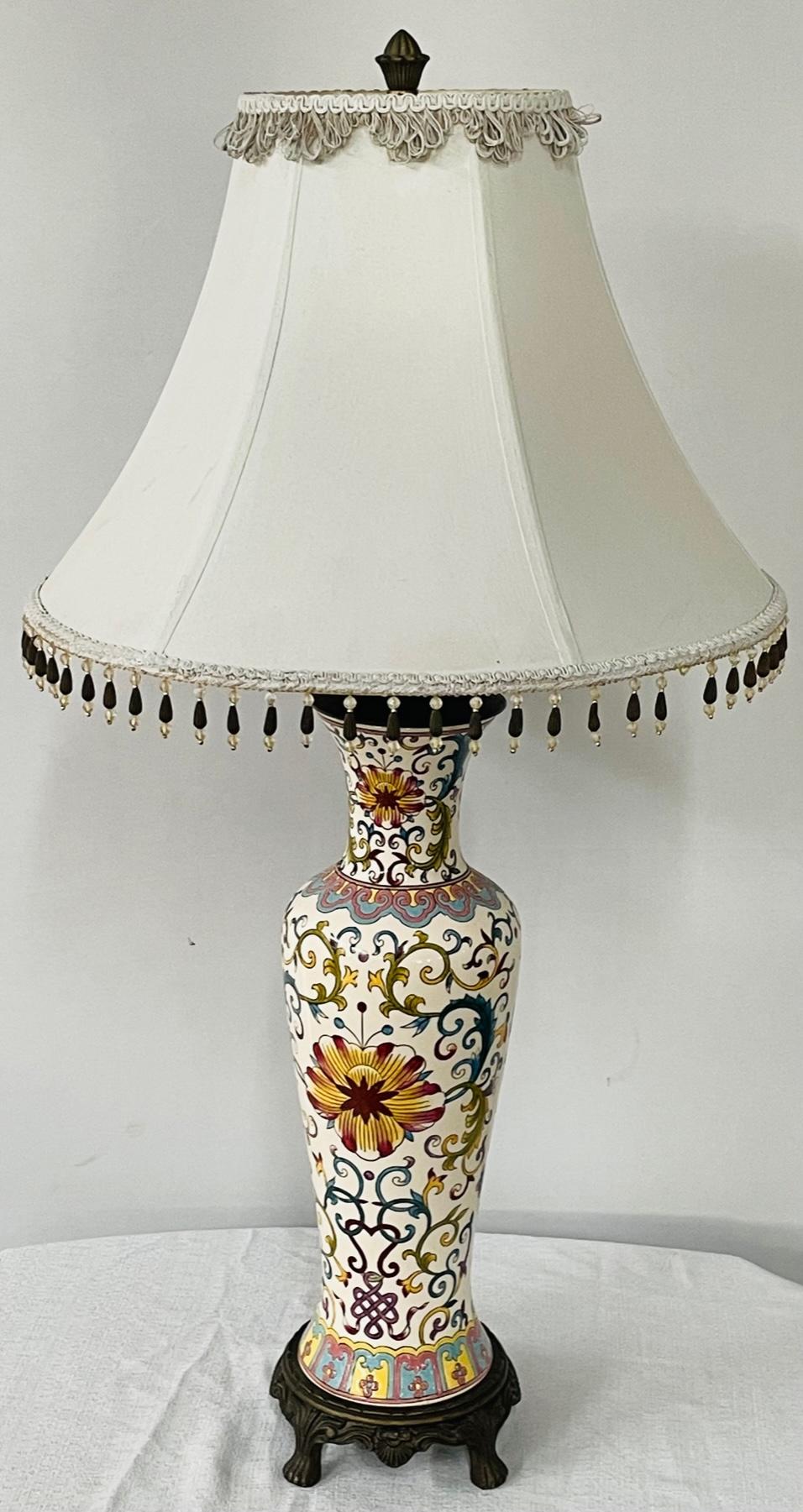 Vintage Hand painted Porcelain Table Lamp, a Pair In Good Condition For Sale In Plainview, NY