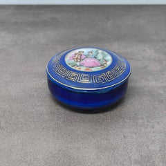 Caja de baratijas vintage de porcelana pintada a mano con escena romántica, mediados del siglo XX