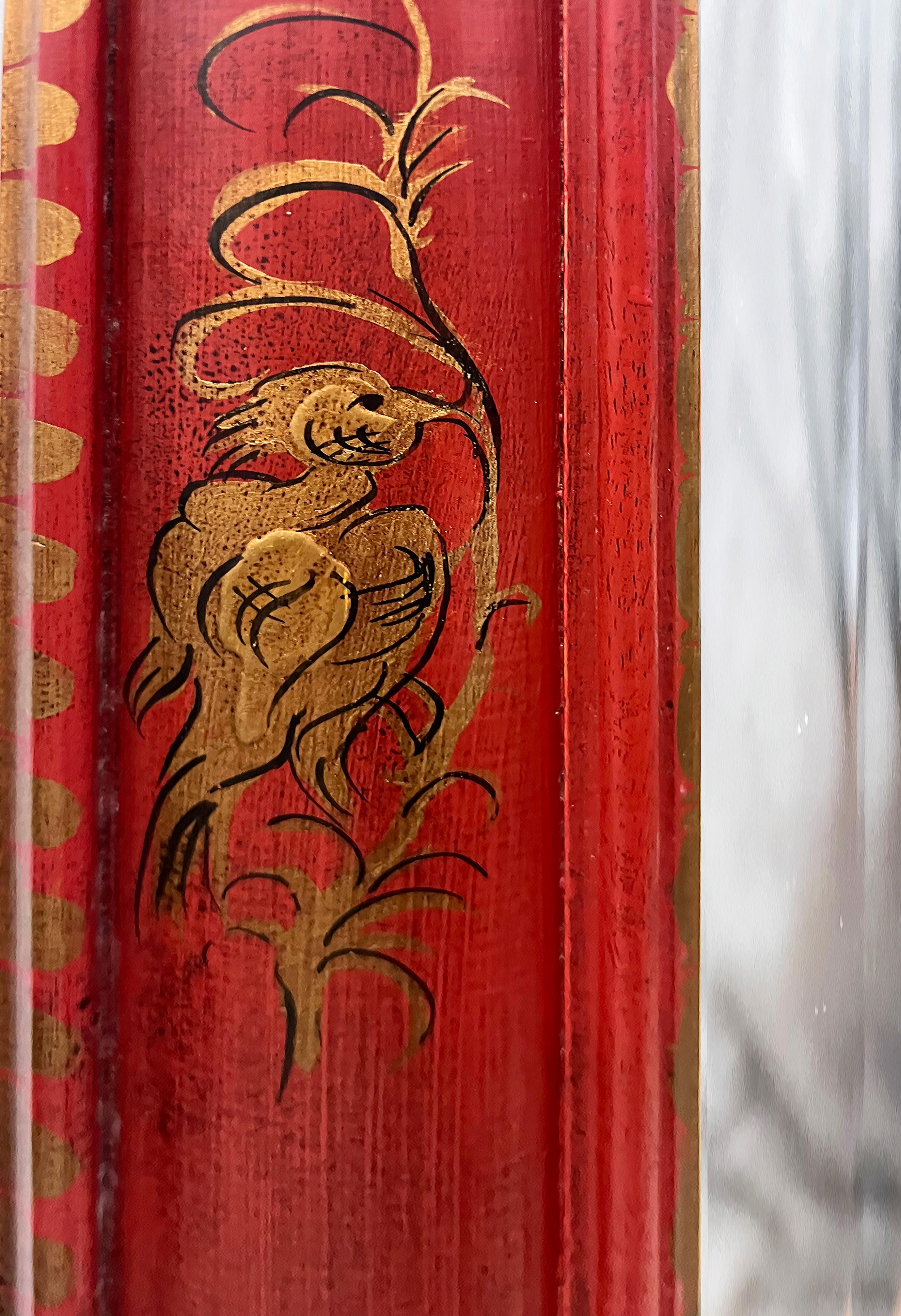 Vintage Hand Painted Red Wood Chinoiserie Spiegel mit vergoldeten Details 5