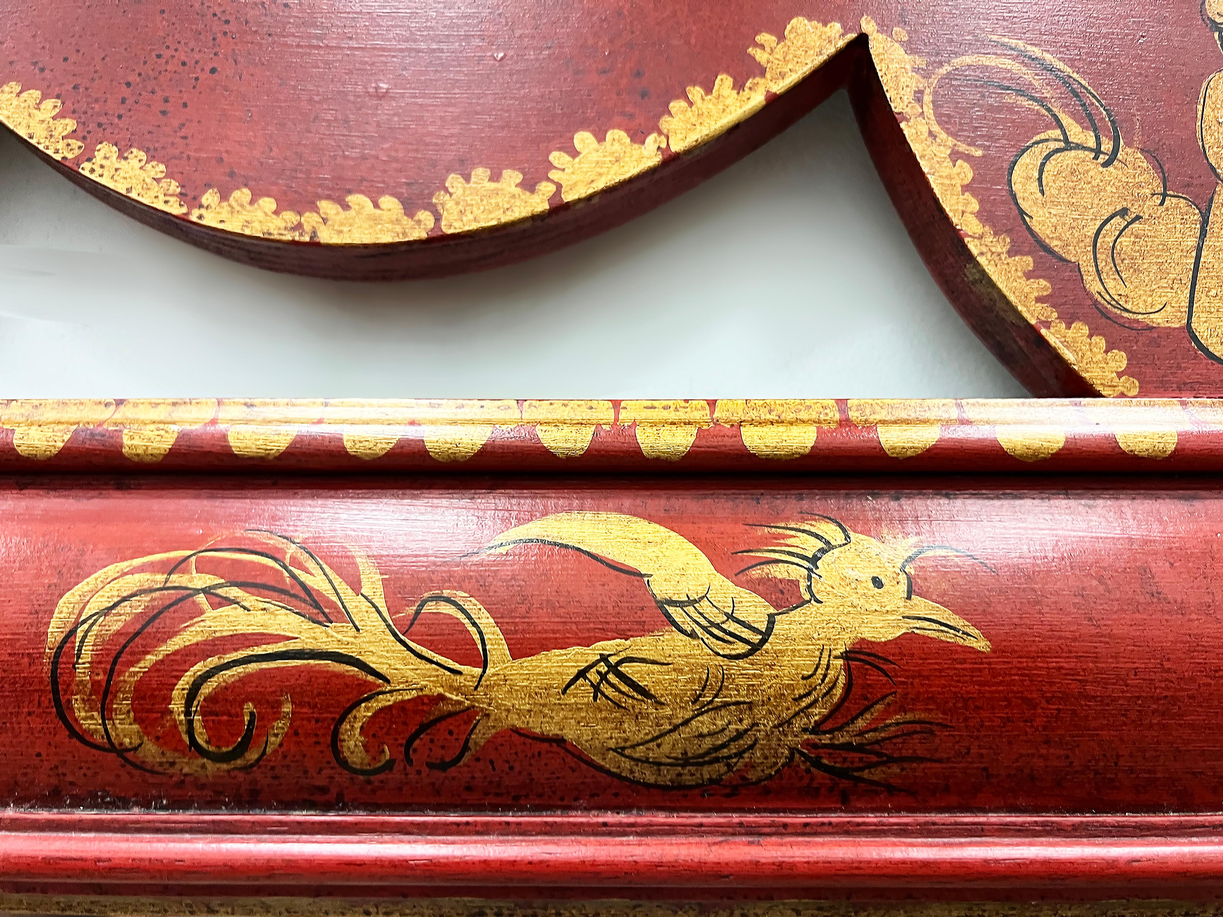 Vintage Hand Painted Red Wood Chinoiserie Spiegel mit vergoldeten Details (20. Jahrhundert)