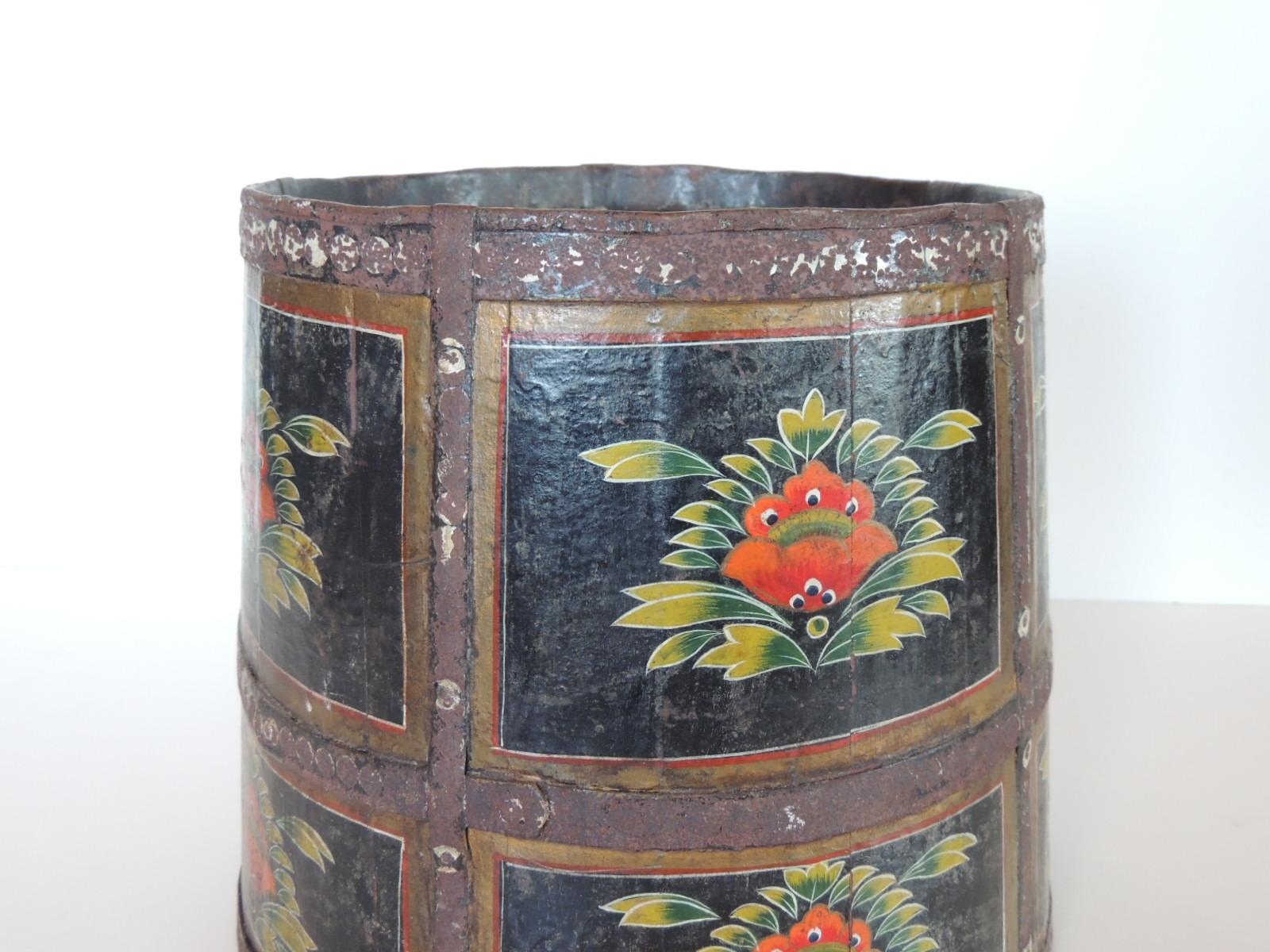 Vintage Hand Painted Round Indian Planter In Good Condition In Oakland Park, FL