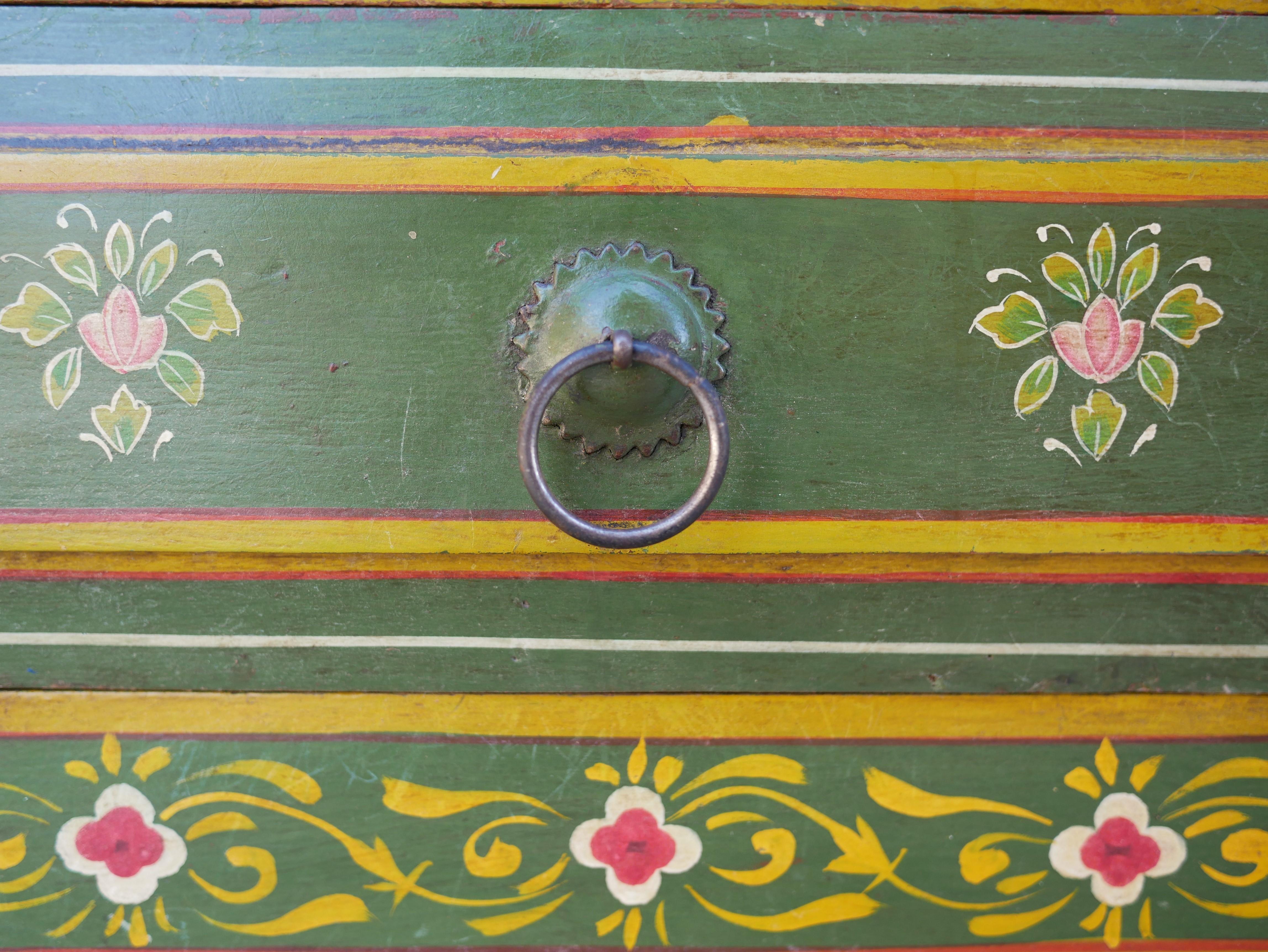 Aparador vintage pintado a mano 6