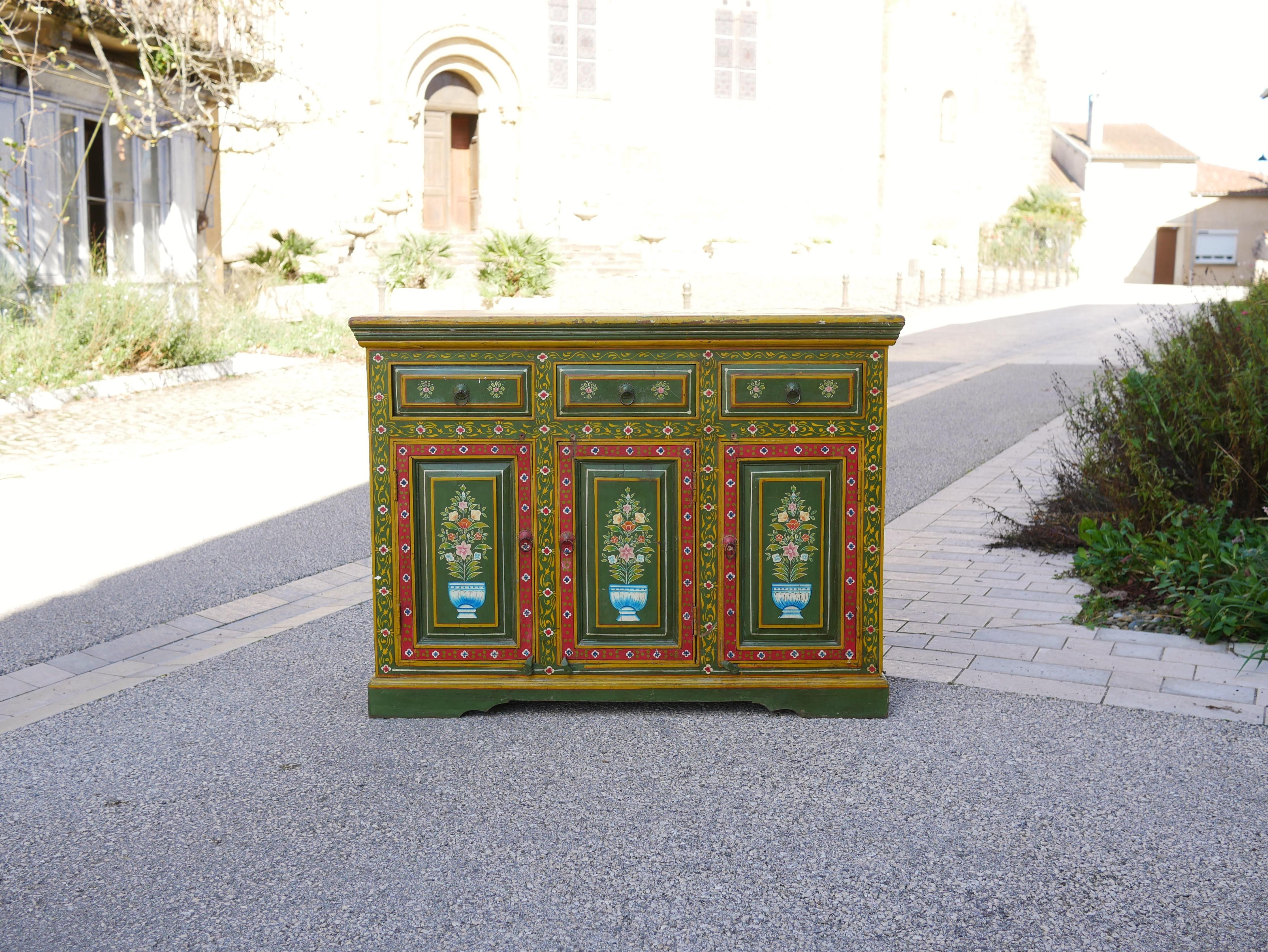 Aparador vintage pintado a mano 7