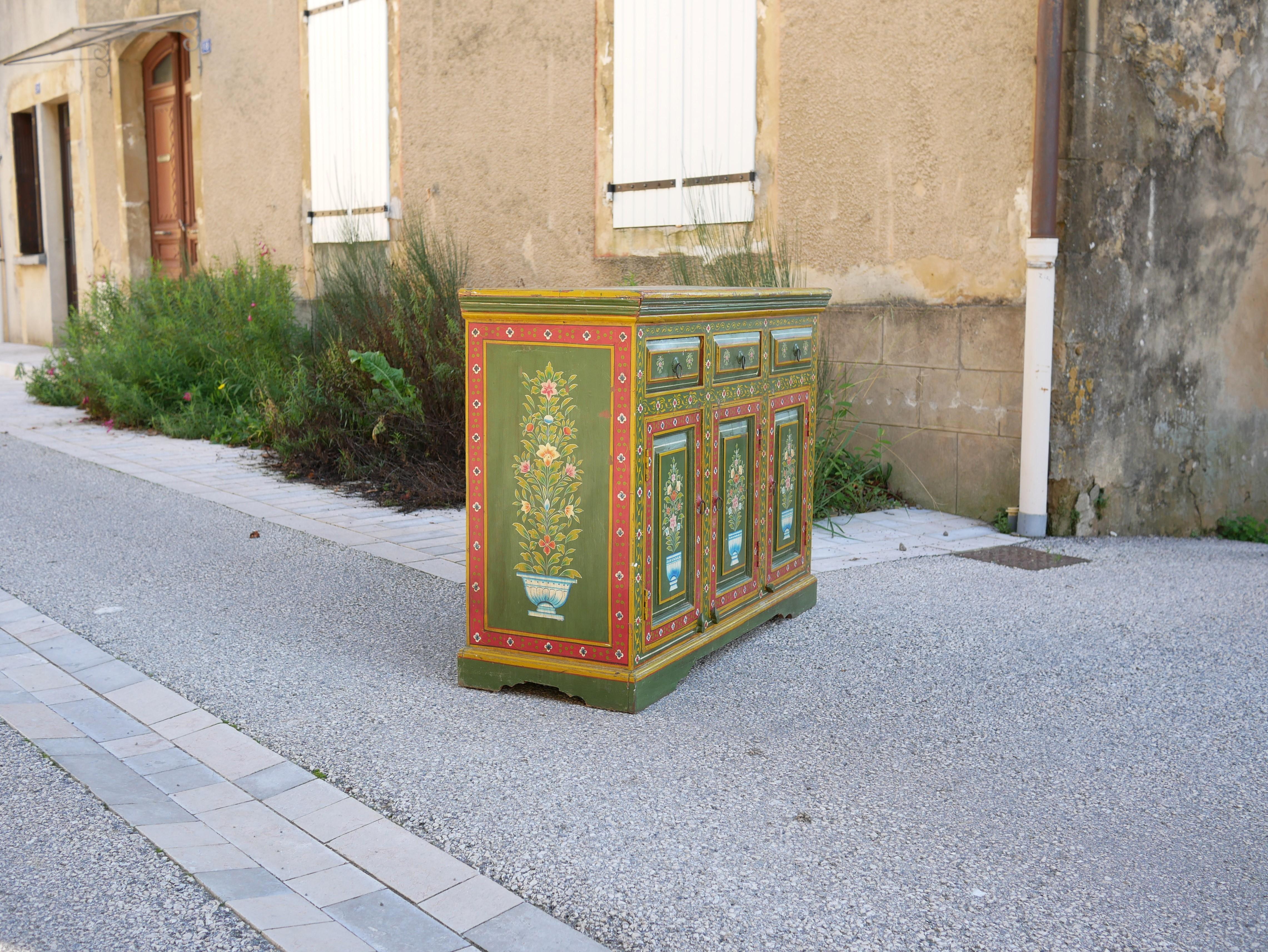 Aparador vintage pintado a mano en Bueno Estado en AIGNAN, FR