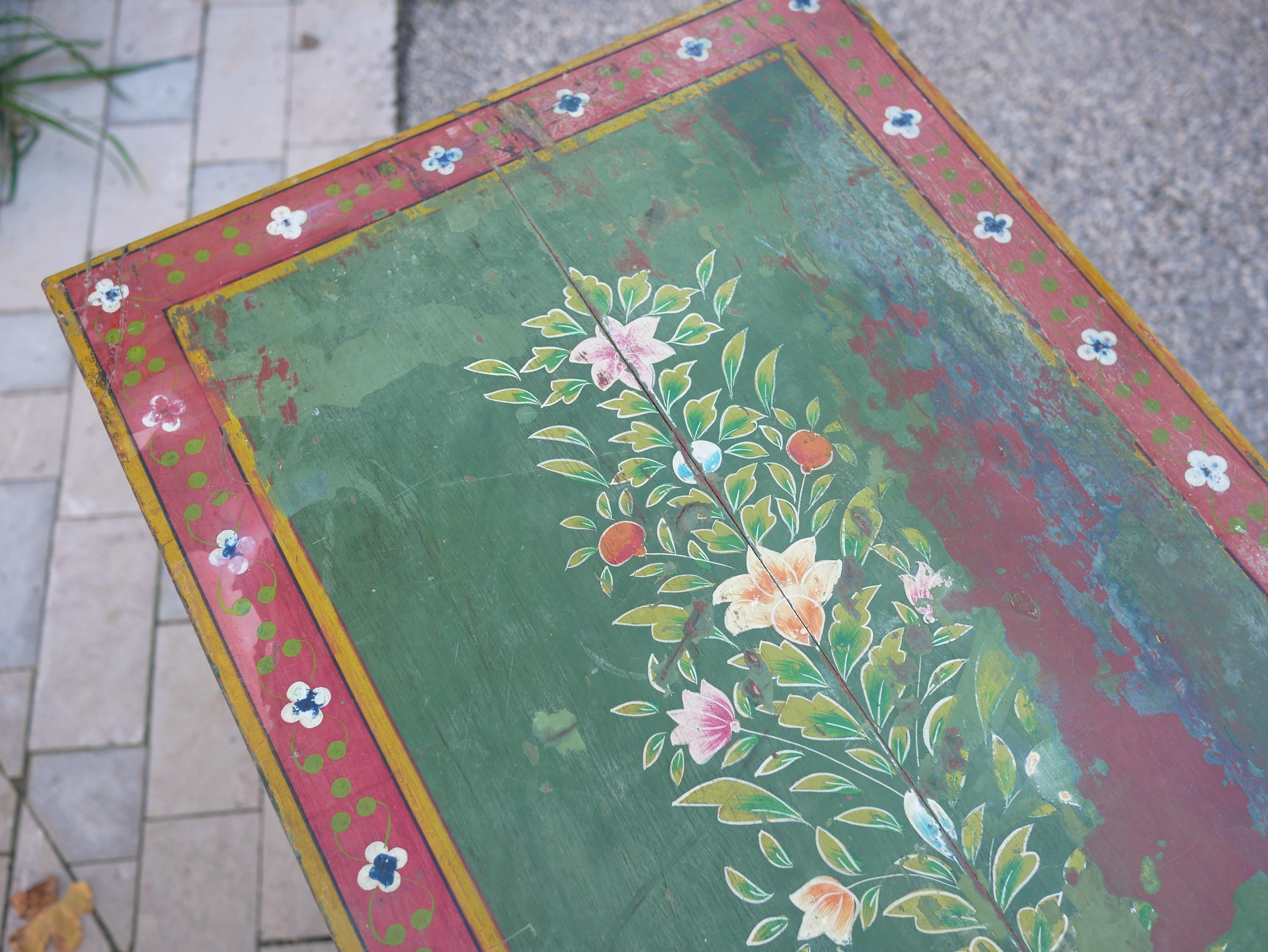 Aparador vintage pintado a mano Madera