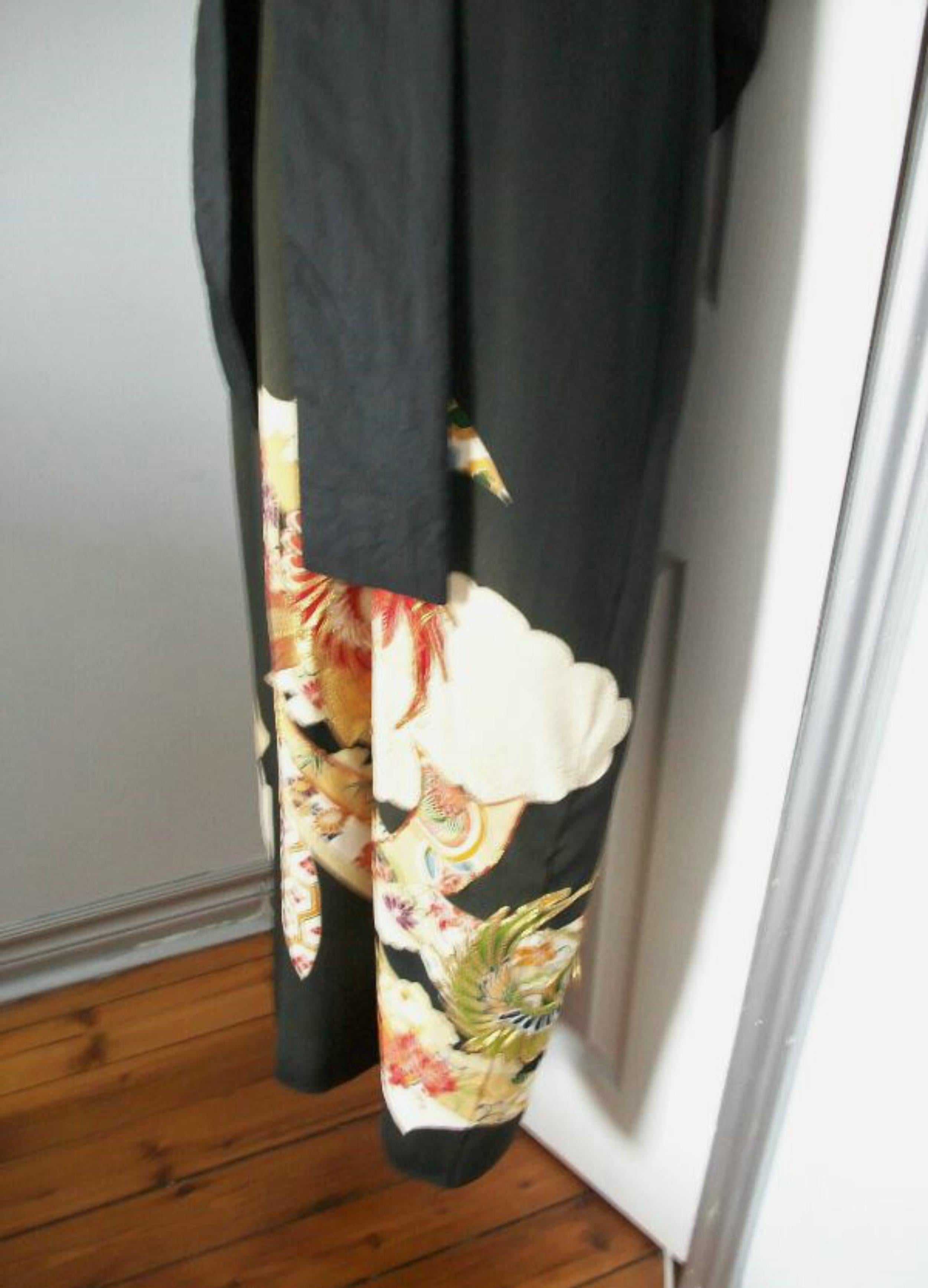 Hand-Crafted Vintage Hand-Painted Silk Kimono with Gold Embroidery - Japan - 20th Century For Sale
