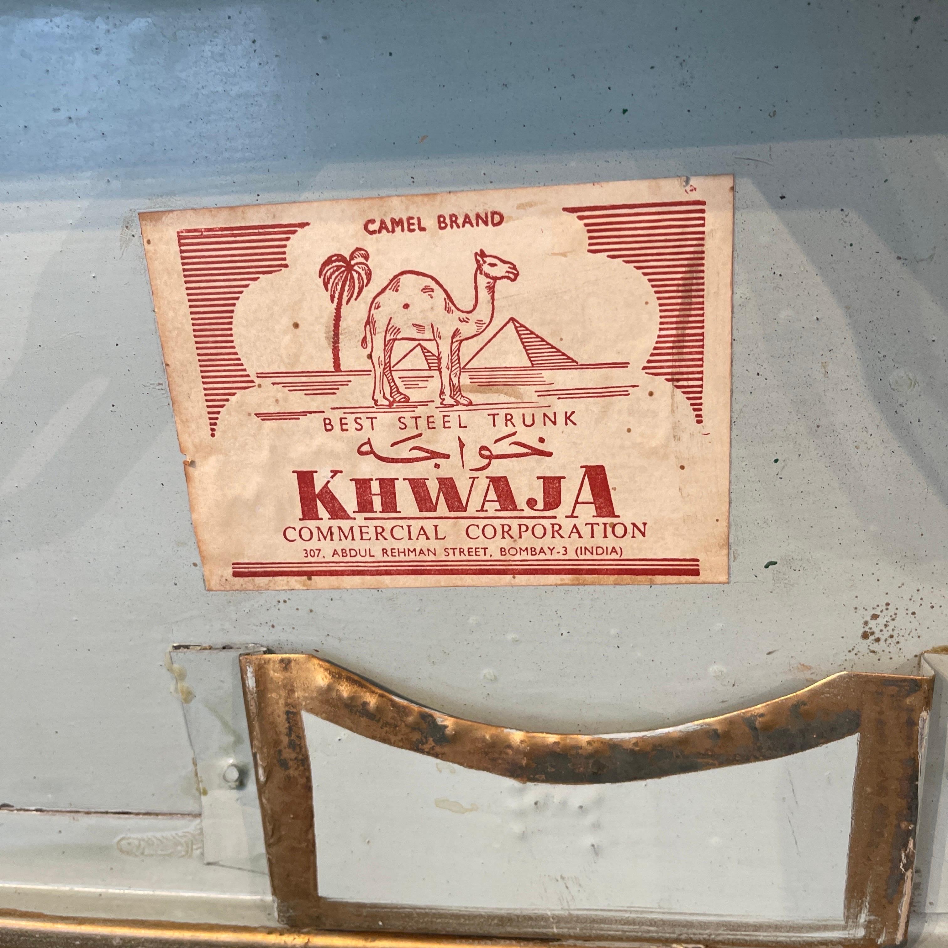 Malle de chambre à coucher vintage peinte à la main en métal, marque du fabricant Khwaja, Bombay, Inde en vente 5