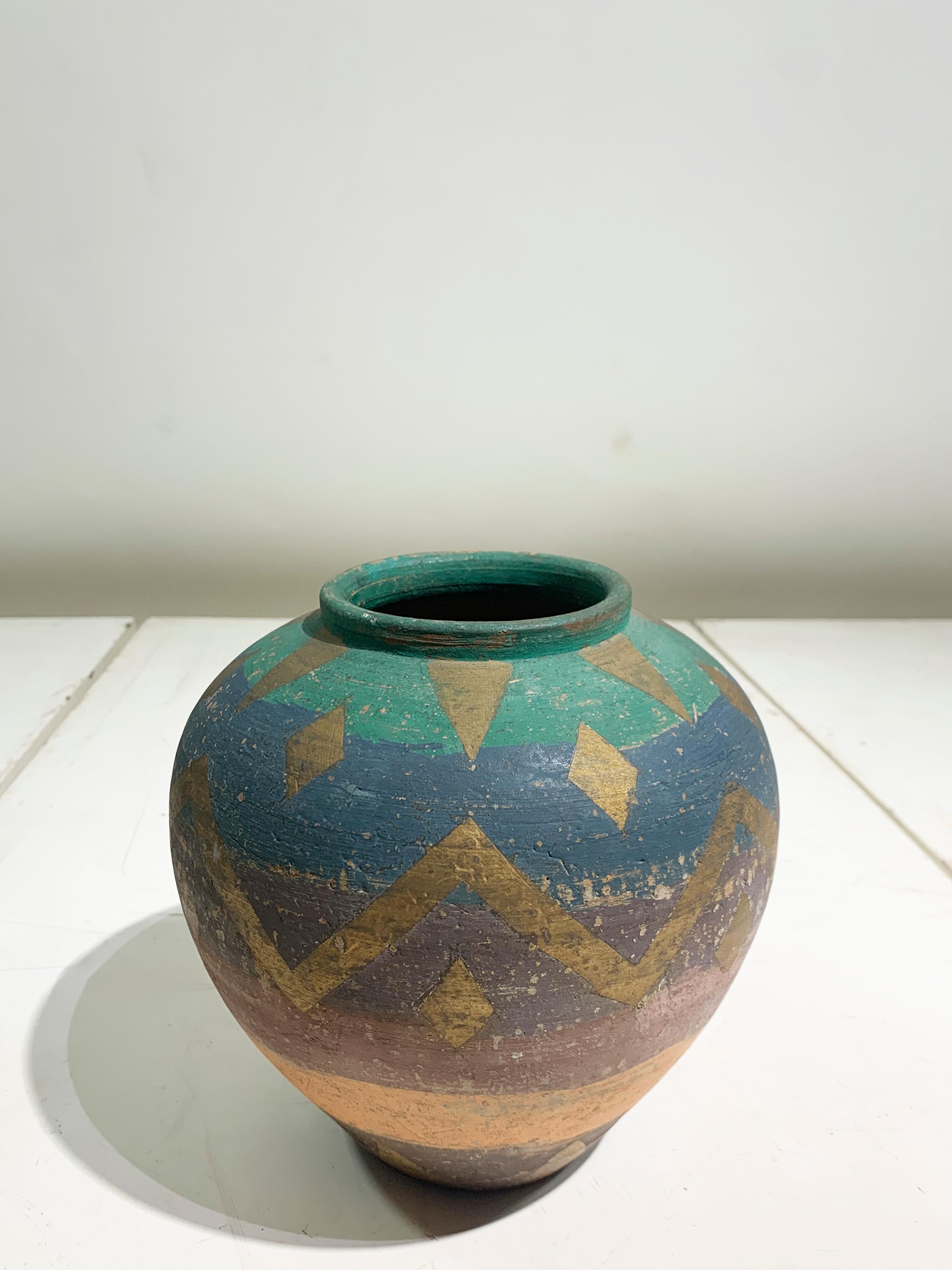 Mid-Century moderno Vaso in terracotta dipinto a mano d'ispirazione azteca, CIRCA 1960 in vendita