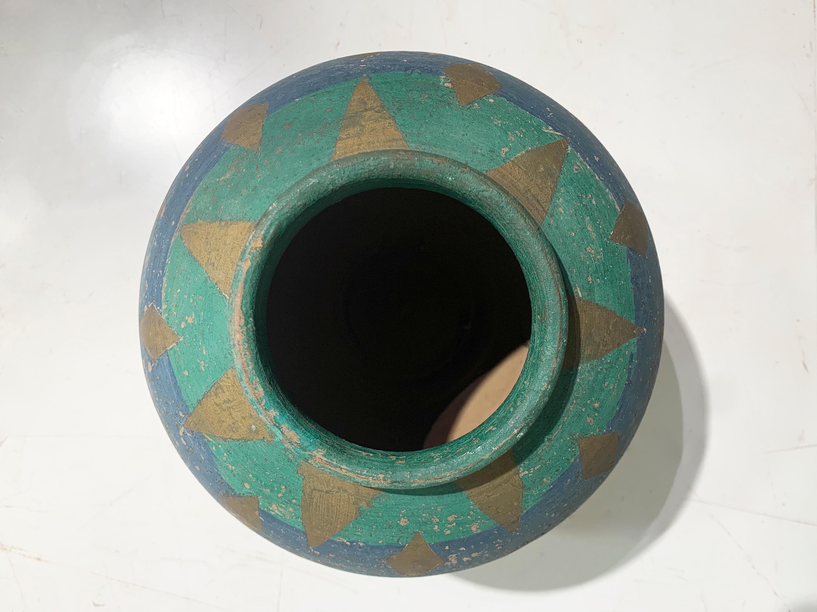 Vaso in terracotta dipinto a mano d'ispirazione azteca, CIRCA 1960 In condizioni buone in vendita a Beirut, LB