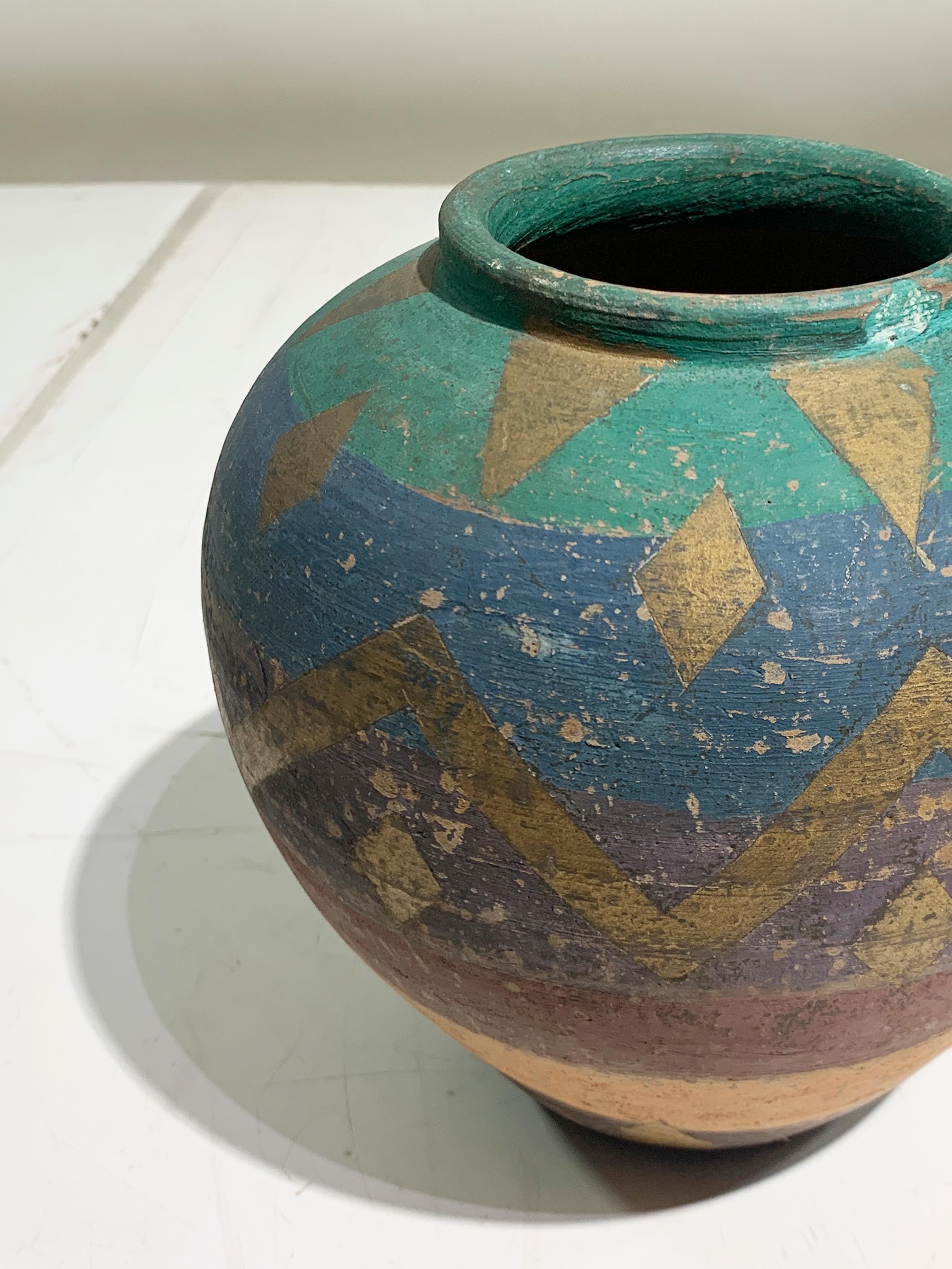 Terracotta Vaso in terracotta dipinto a mano d'ispirazione azteca, CIRCA 1960 in vendita