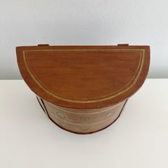 Vintage Hand gemalt Tole Box ähnelt einer Miniatur Bowfront Kommode