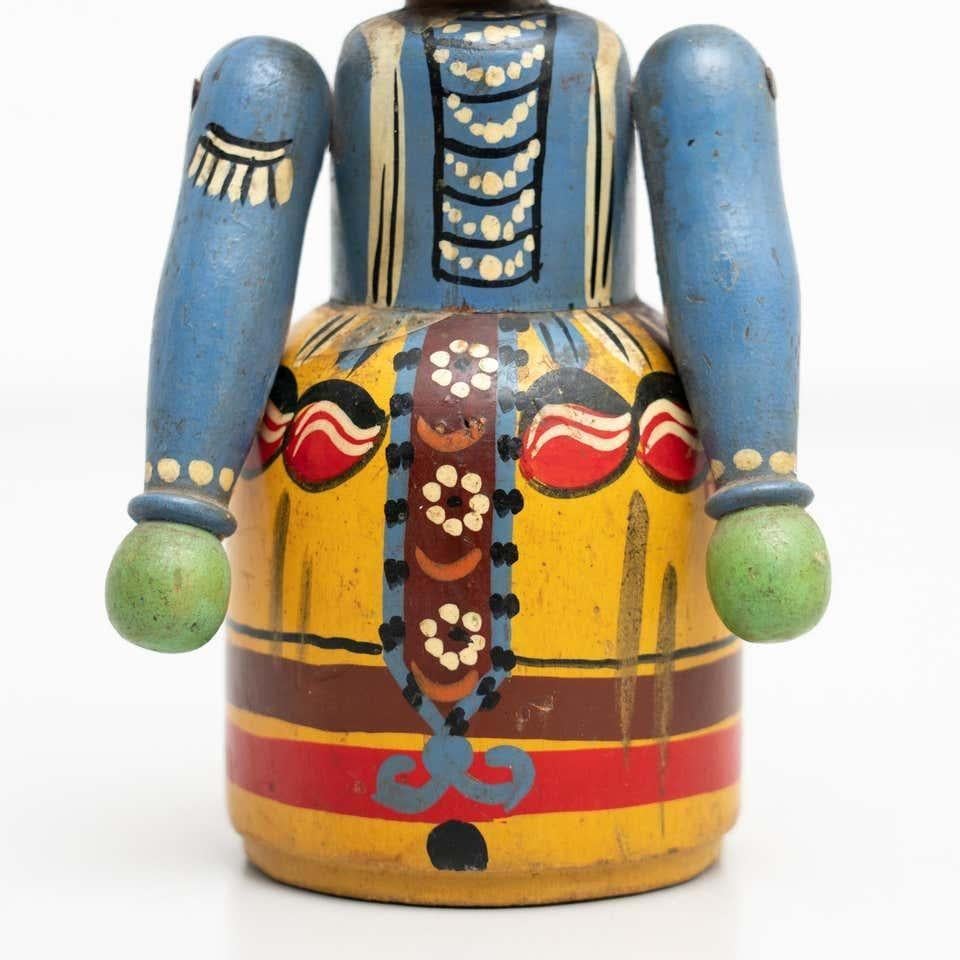 Figura in legno dipinta a mano d'epoca, circa 1960 in vendita 1