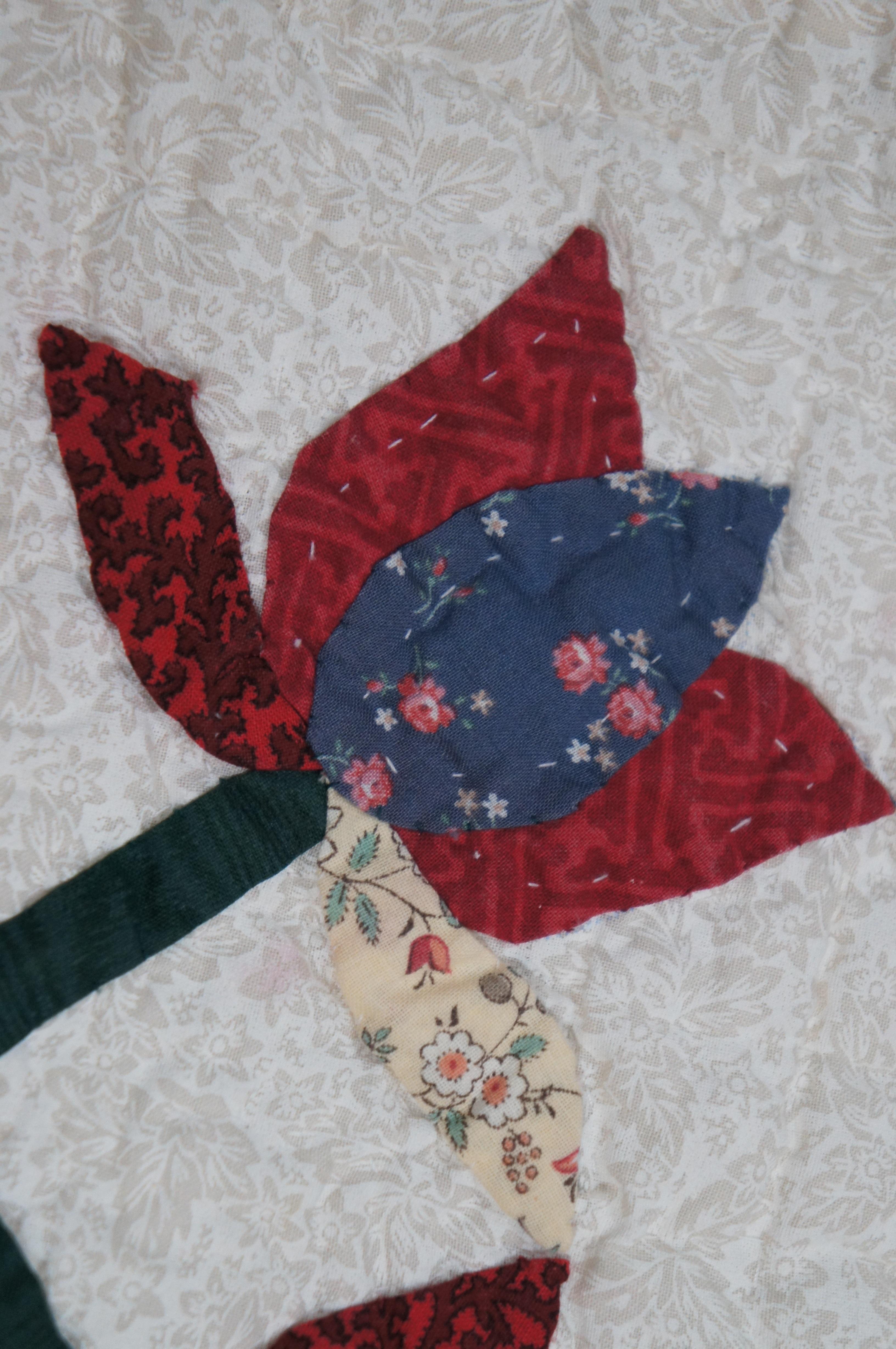 Vintage Hand Sewn Red & Green Floral Quilt Full Size Bedspread Applique Patchwrk For Sale 1
