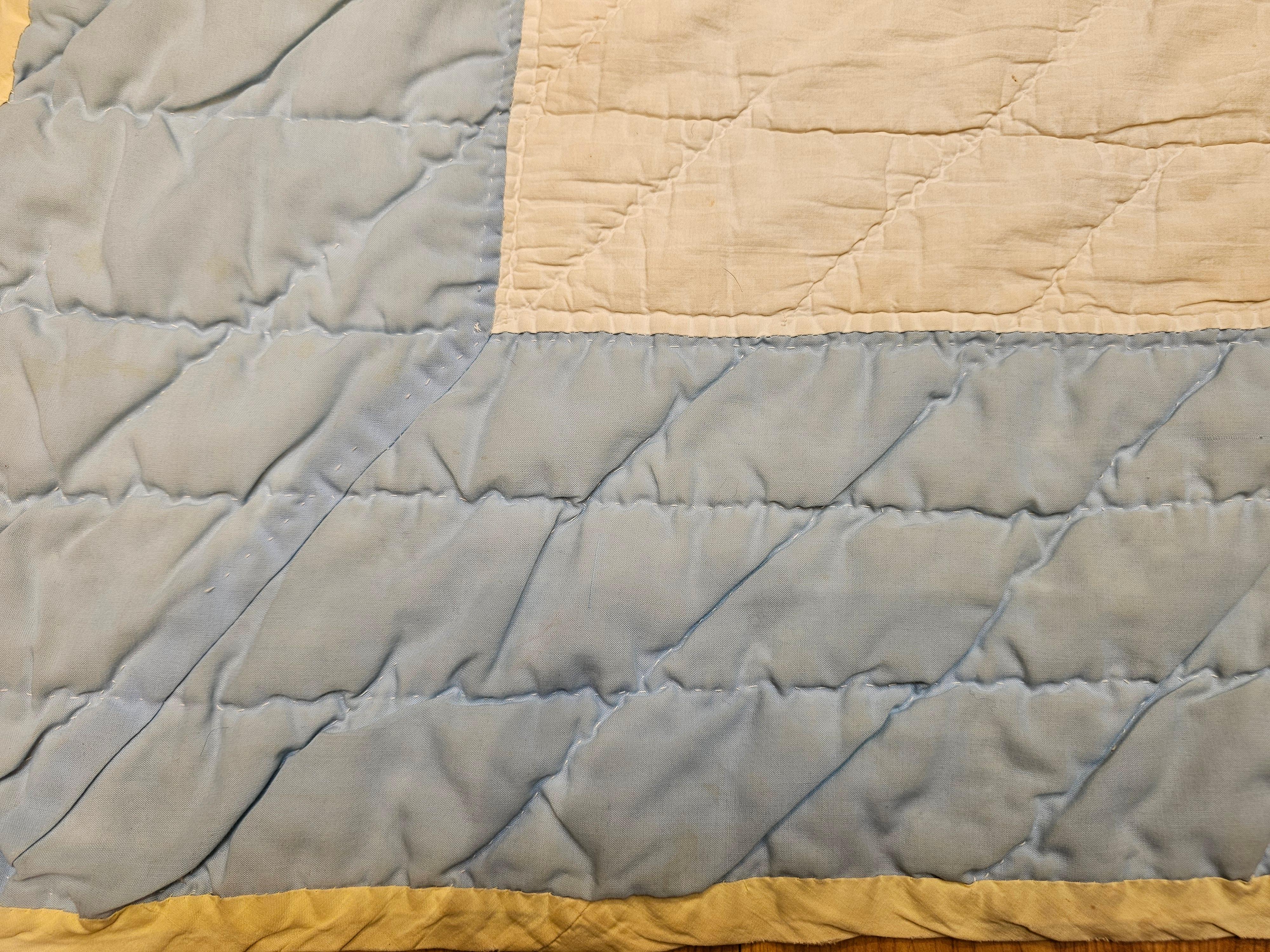 Vintage Hand-Stitched and Hand-Quilted Lone Star Quilt in Green, Yellow, Red For Sale 4