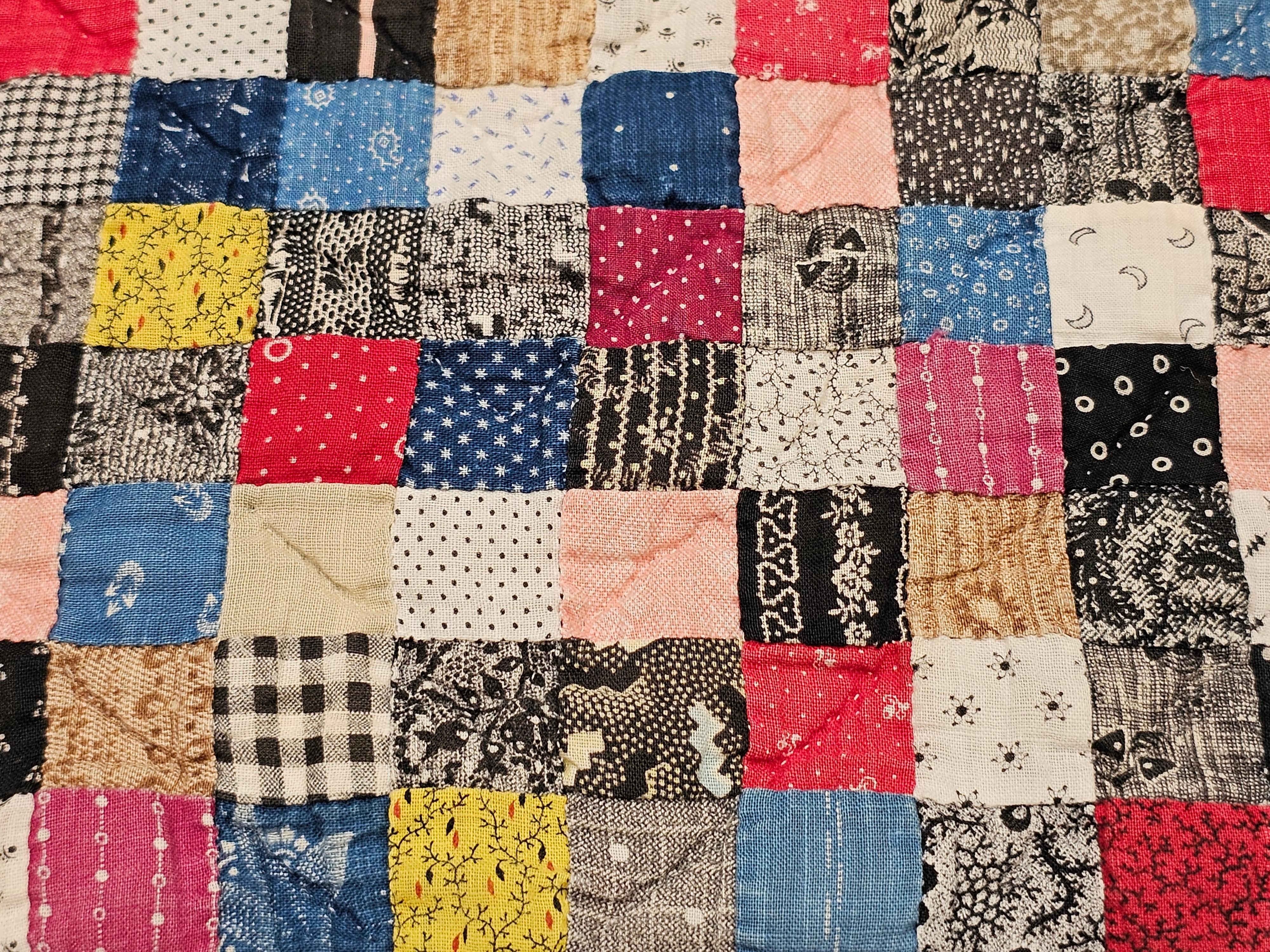 Colcha vintage de sellos postales cosida y acolchada a mano  en Azul, Marfil, Rojo en venta 2