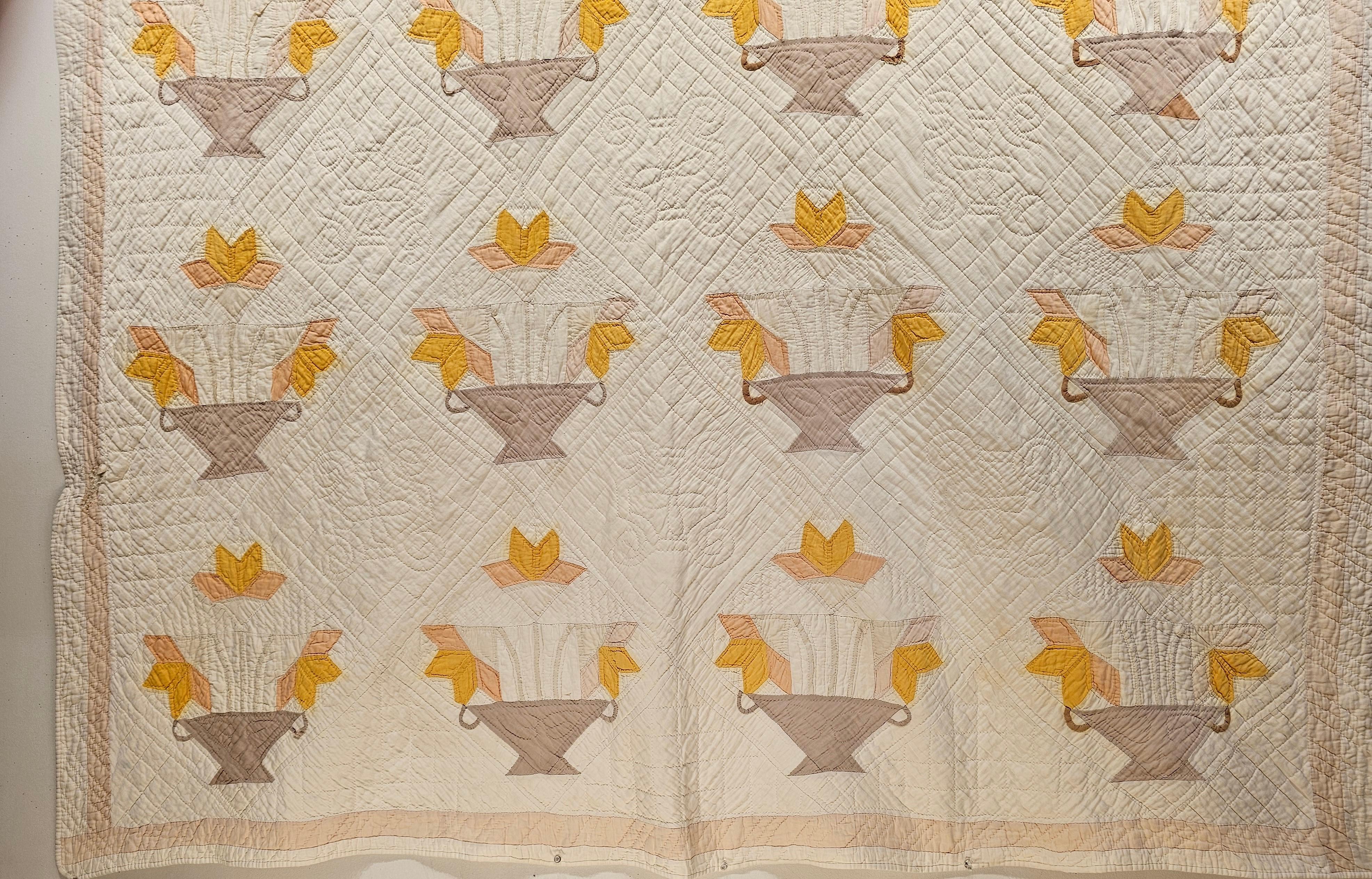 Vintage Hand Stitched Applique Quilt in Basket Pattern in Ivory, Brown, Yellow In Good Condition For Sale In Barrington, IL