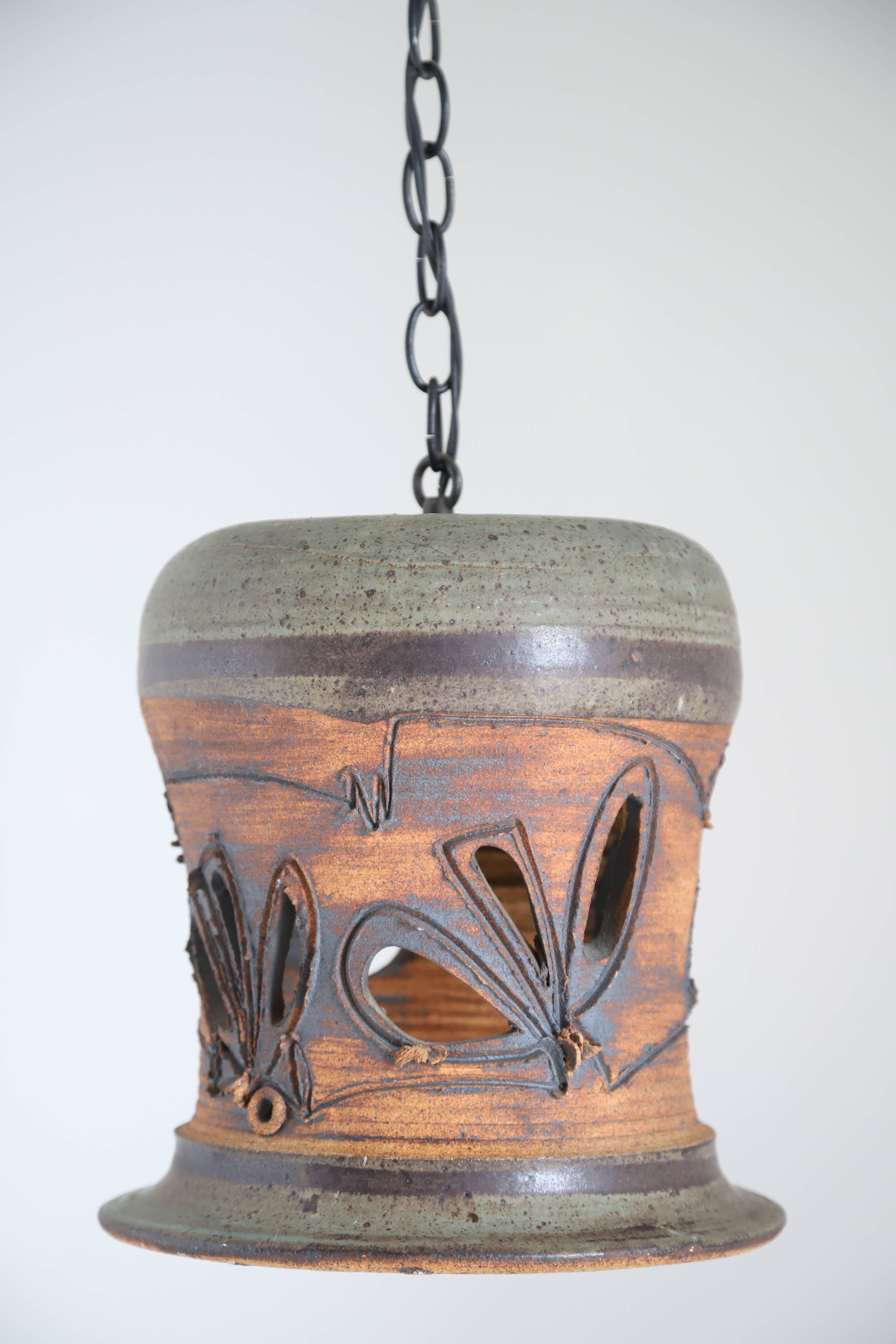 The hand thrown ceramic hanging light is a stunning blend of artisanal craftsmanship and functional design. Meticulously created on a potter's wheel, this unique piece showcases the skill and artistry of a ceramic artist.

The light's ceramic body
