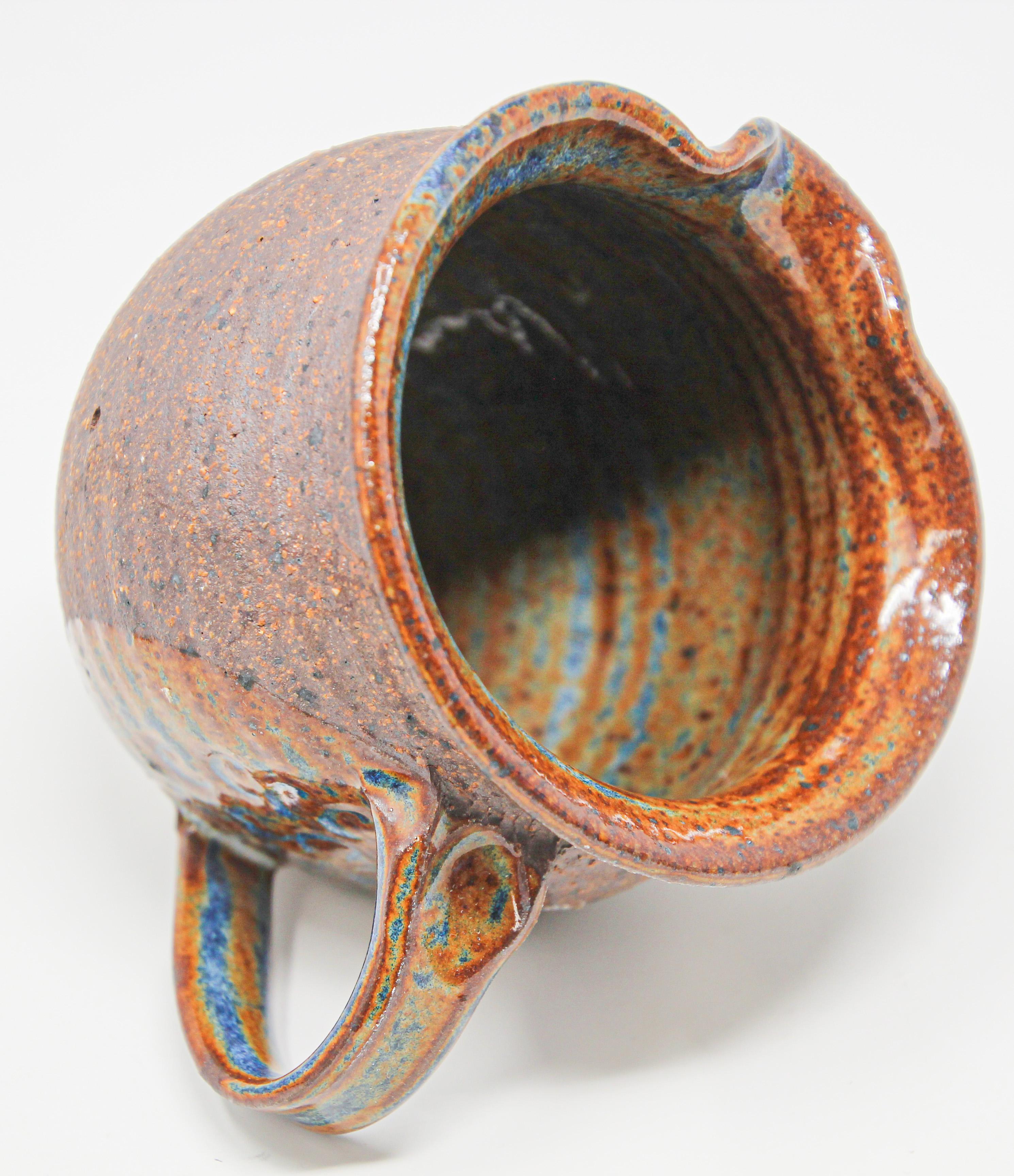 20ième siècle Pichet en poterie d'art américaine vintage tourné à la main, grès artisanal en vente