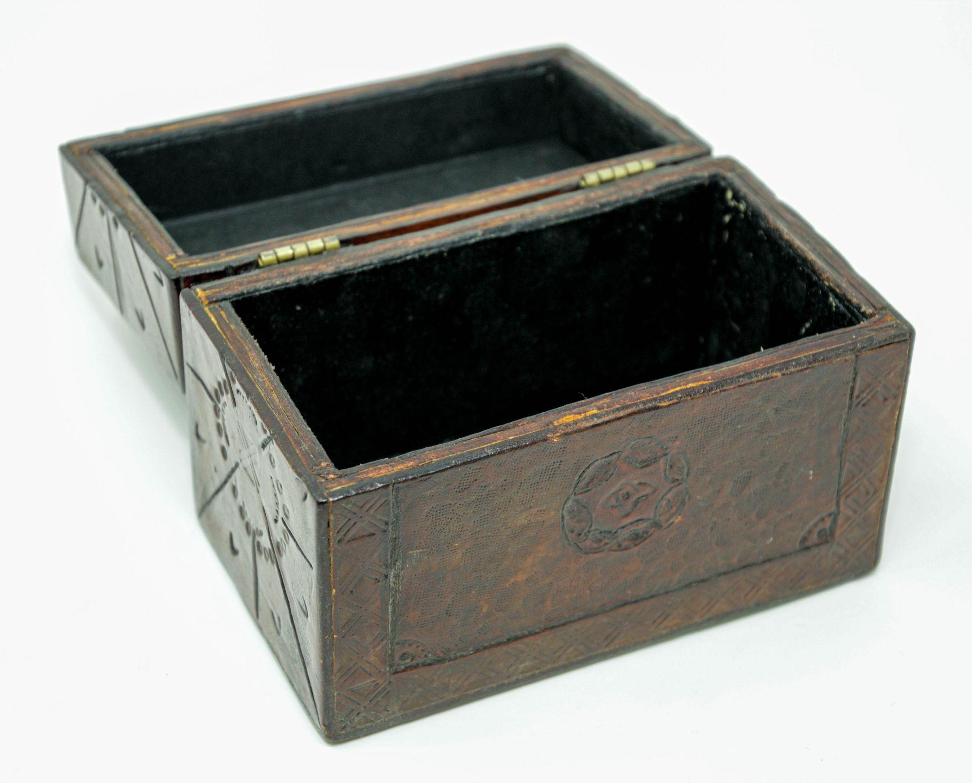Vintage Hand Tooled Leather Covered Wooden Box In Good Condition For Sale In North Hollywood, CA