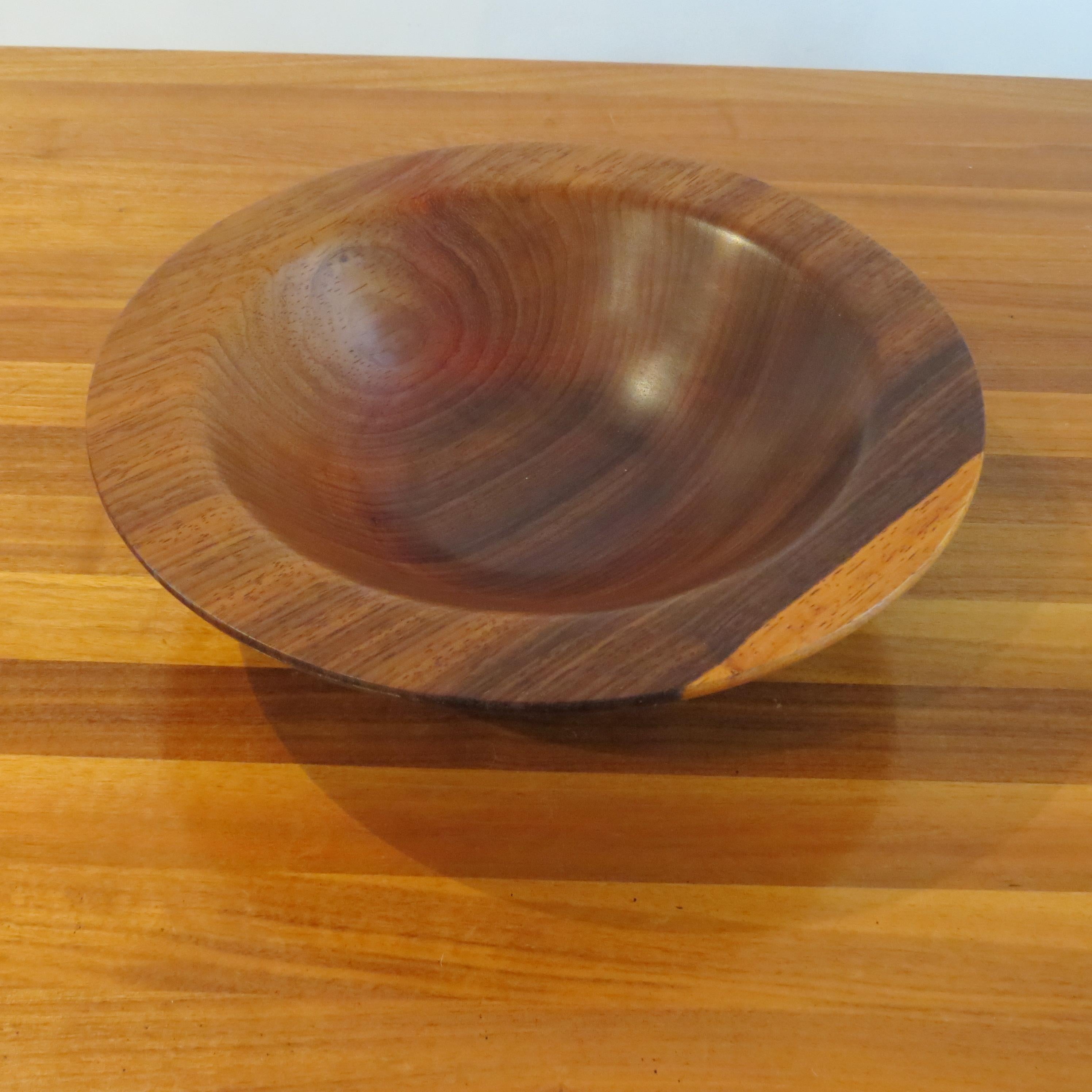 Hand produced wooden bowl. Skillfully hand turned bowl, made from solid Padauk. Stamped to the underside Jerry Harvey Padauk J A H. Dates from the late 1990s. 
Wonderful colour to the Padauk wood.
Please email me for an accurate shipping quote.