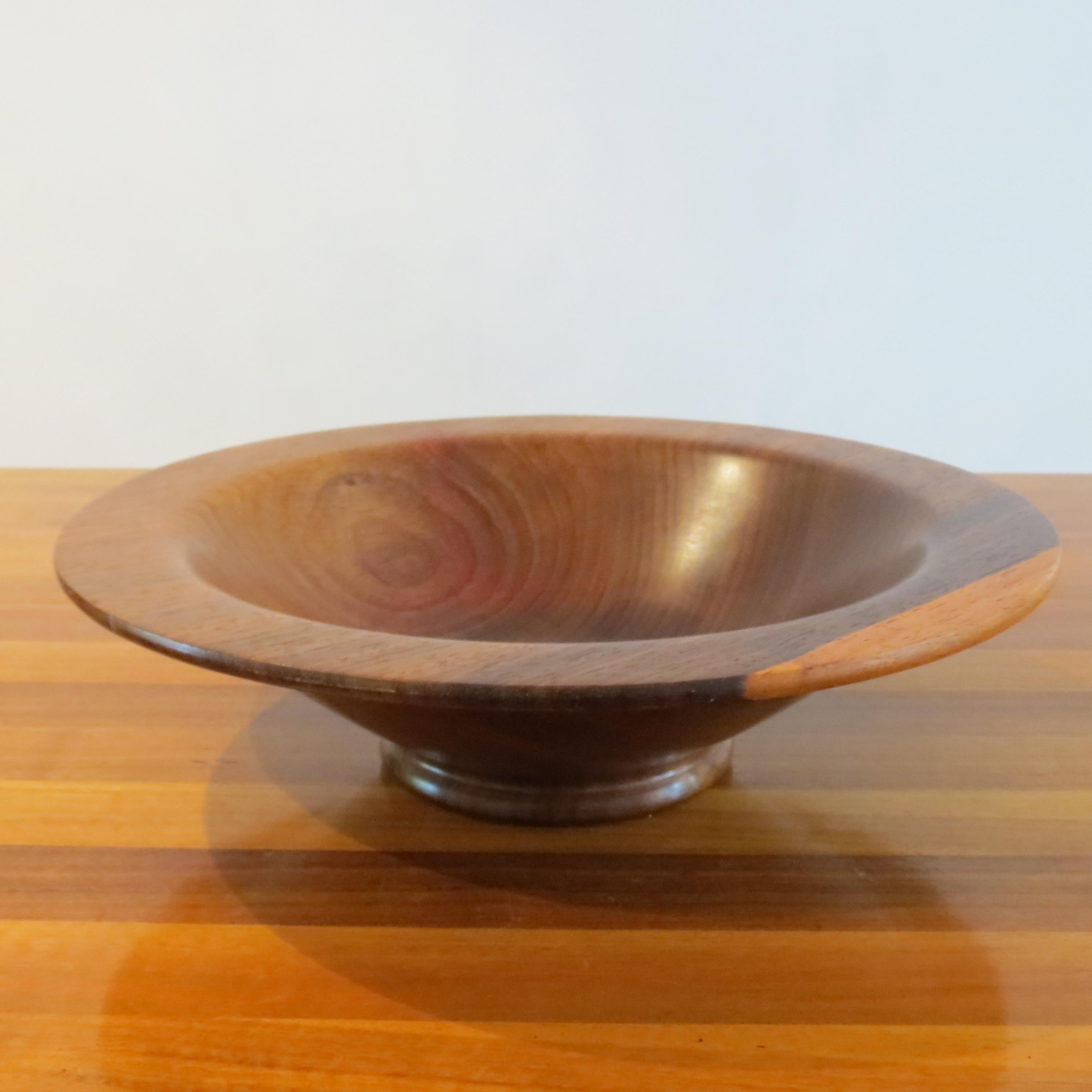 Cuenco vintage de madera de padauk torneada a mano siglo XX en venta