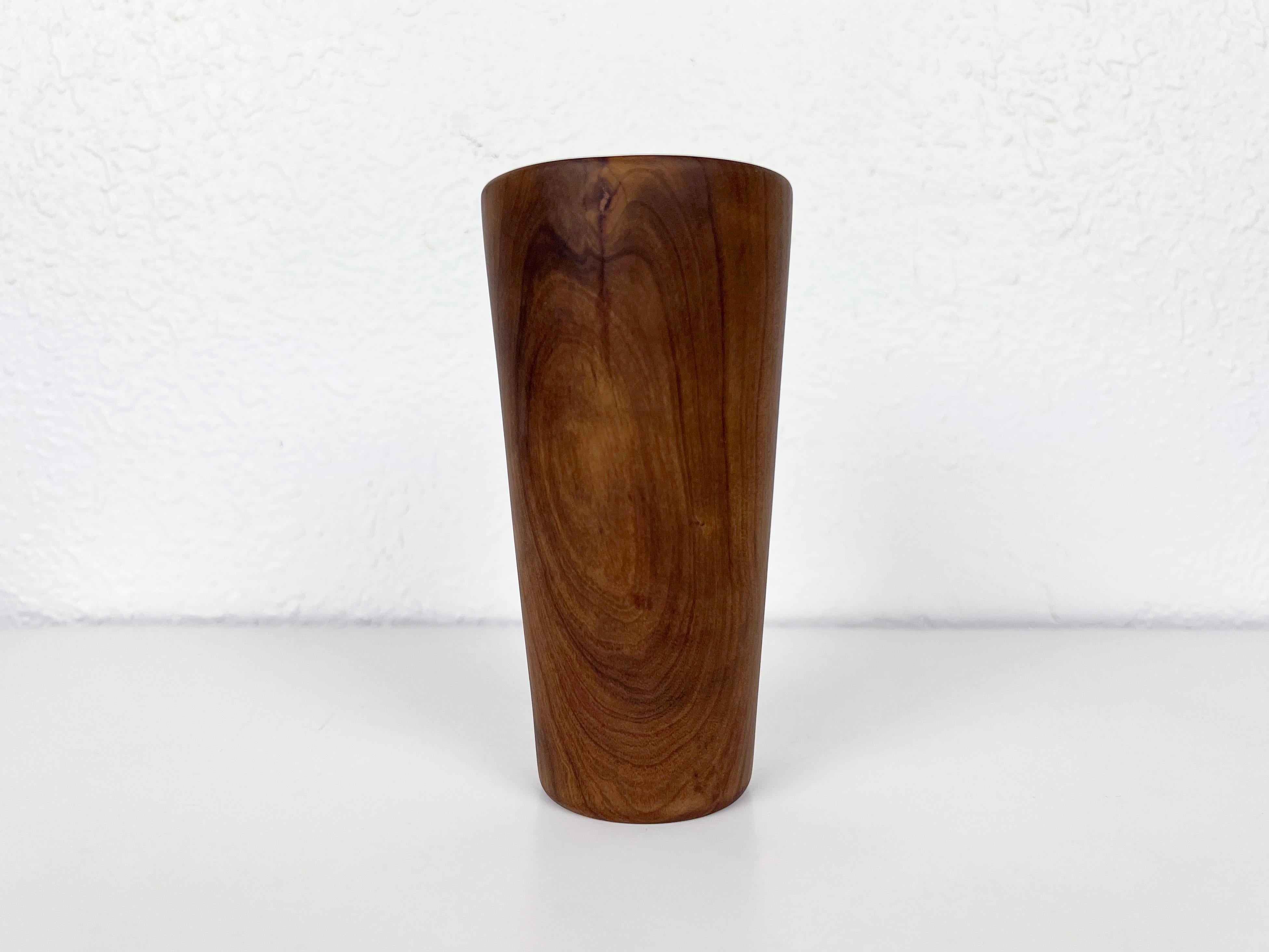 Vintage hand-turned wooden cup crafted from a solid block of teak. Beautiful figured grain contrast and form. 

Maker: Unknown

Year: 1960s

Style: Mid-Century Modern / Minimalist

Dimensions: 5.75