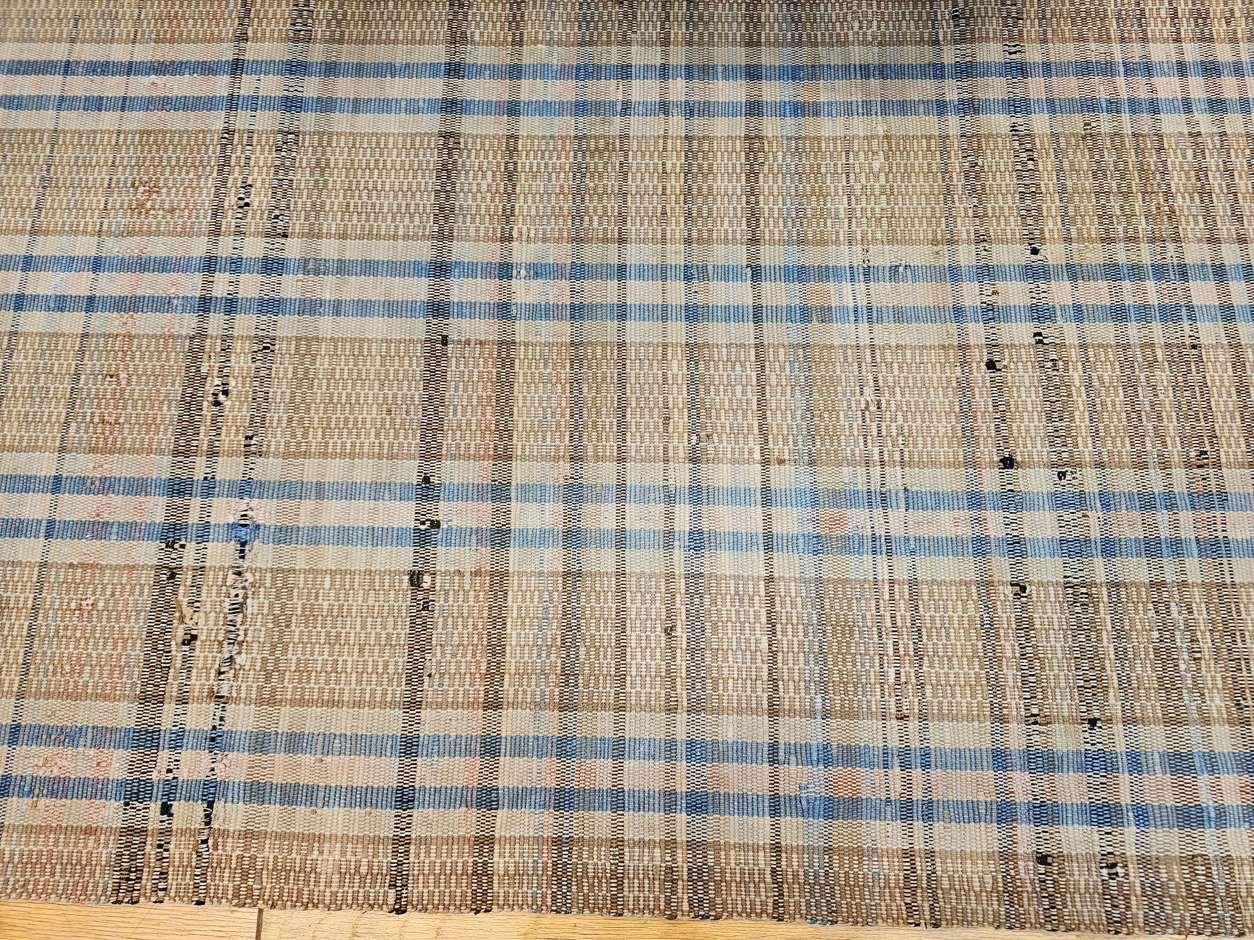 Vintage Hand-Woven American Amish Rag Runner in Pale Blue, Pink, Wheat, Caramel For Sale 4