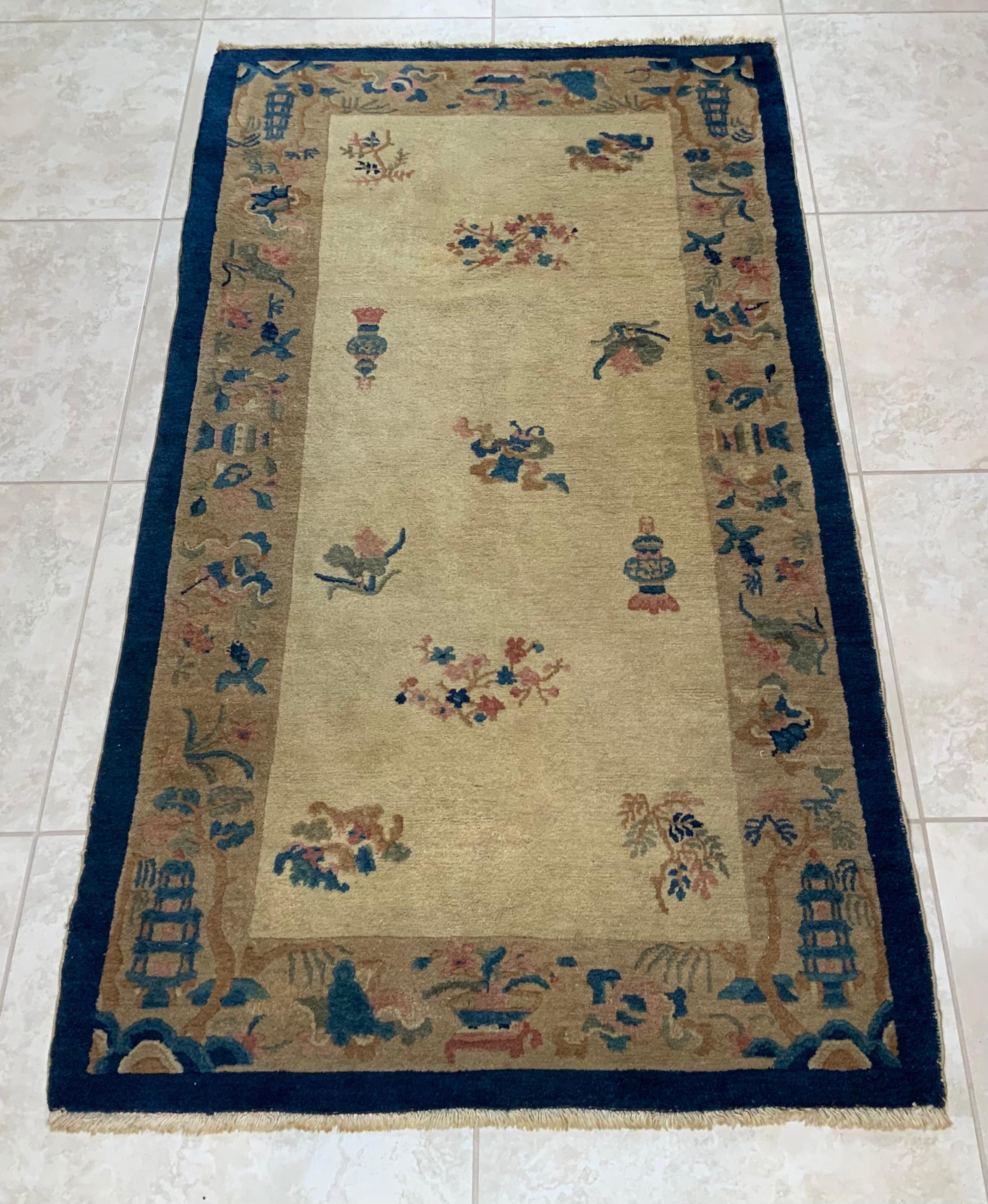 Beautiful handwoven rug made of wool with Chinese motifs all-over, fine weave
Professionally cleaned before the sale, could use as floor runner, great decorative rug for the floor.