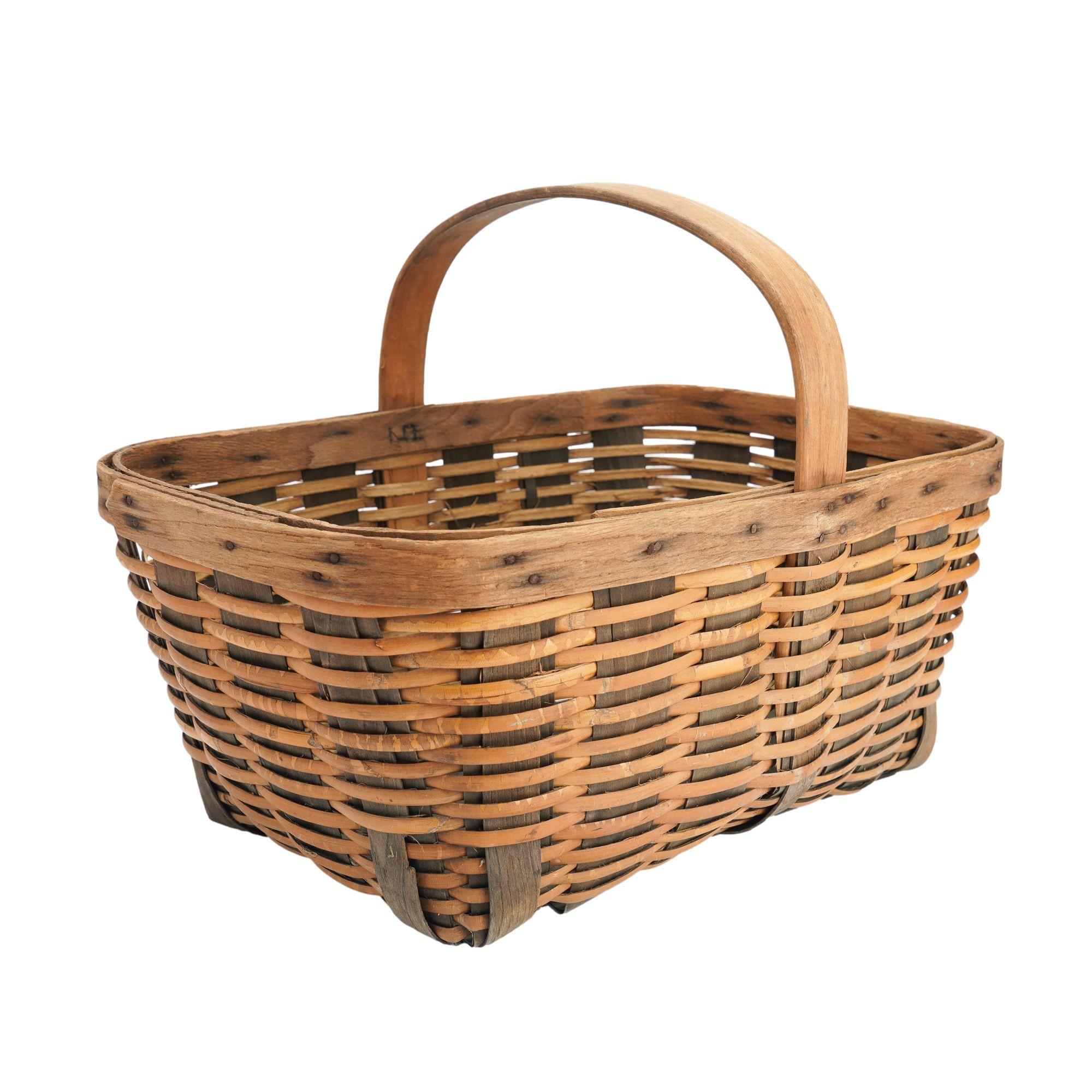 Vintage hand woven fixed handle basket, 1900's In Good Condition For Sale In Kenilworth, IL
