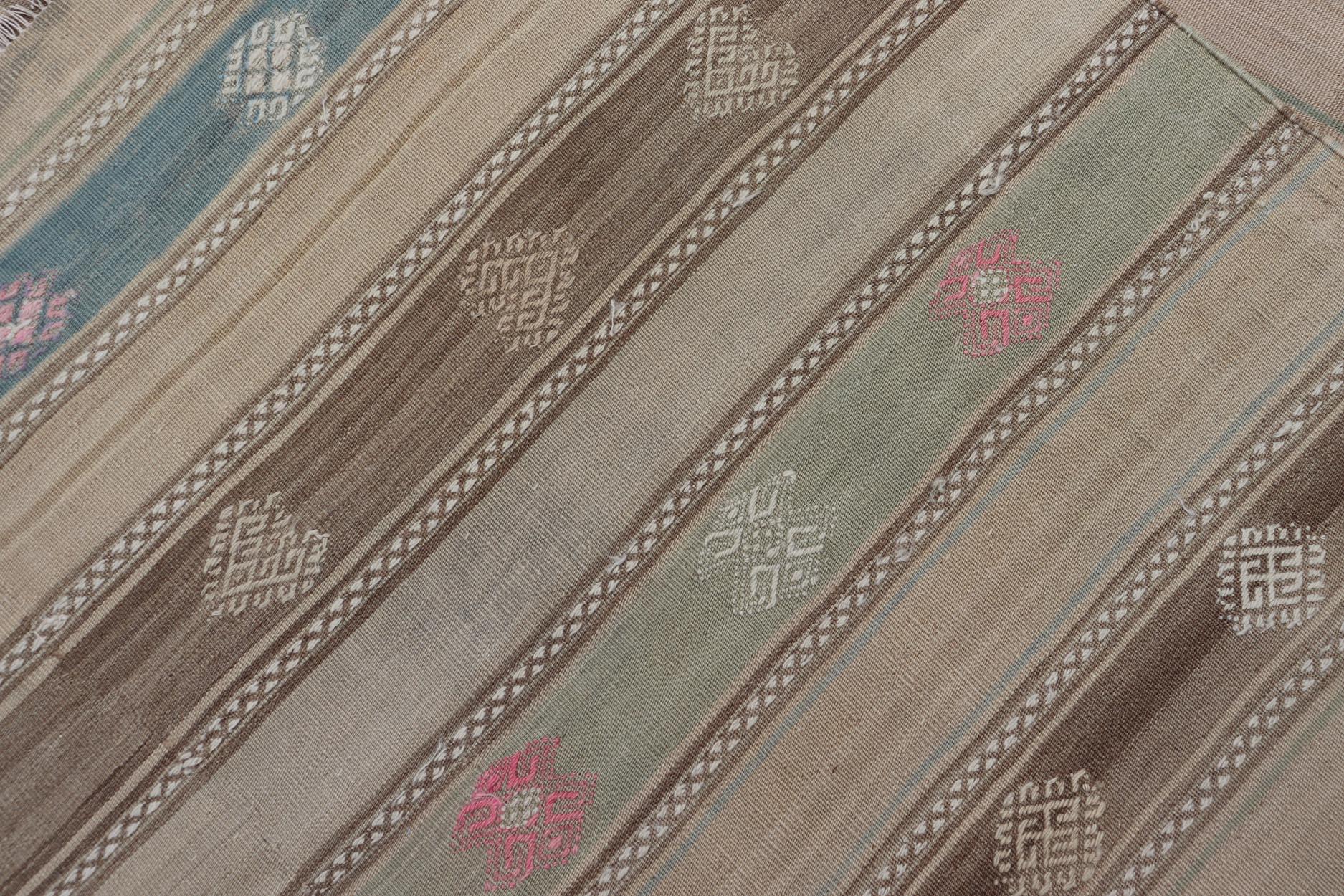 Kilim Vintage Tejido a Mano en Lana con Diseño Sub-Geométrico y Motivos en venta 7