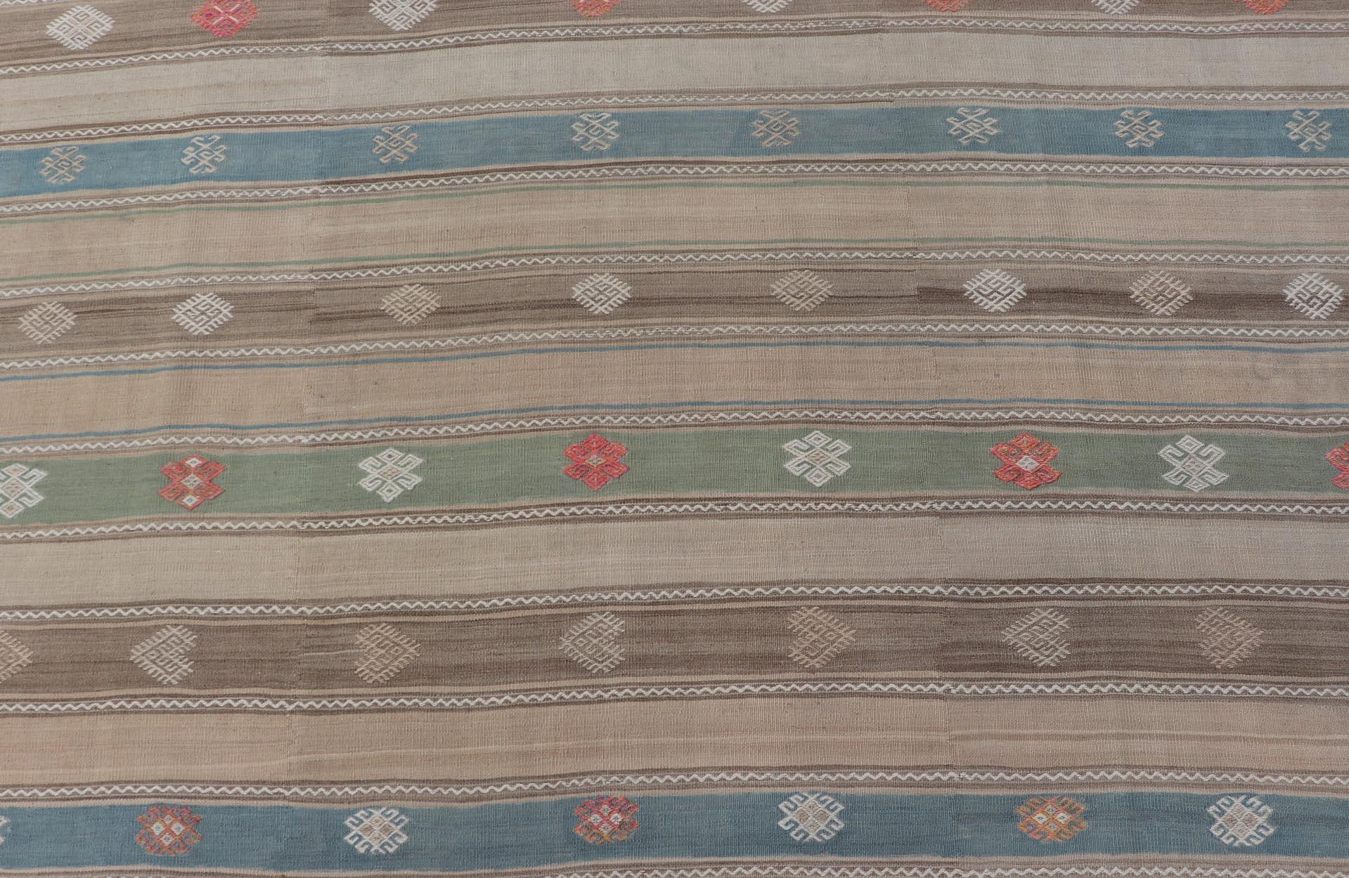 Kilim Vintage Tejido a Mano en Lana con Diseño Sub-Geométrico y Motivos Turco en venta