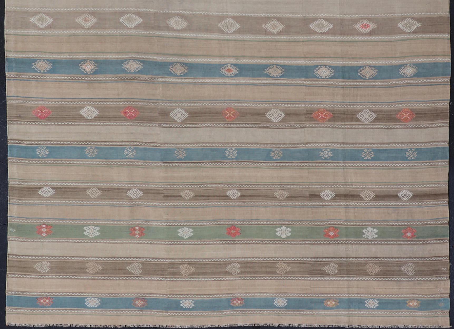Kilim Vintage Tejido a Mano en Lana con Diseño Sub-Geométrico y Motivos en venta 1