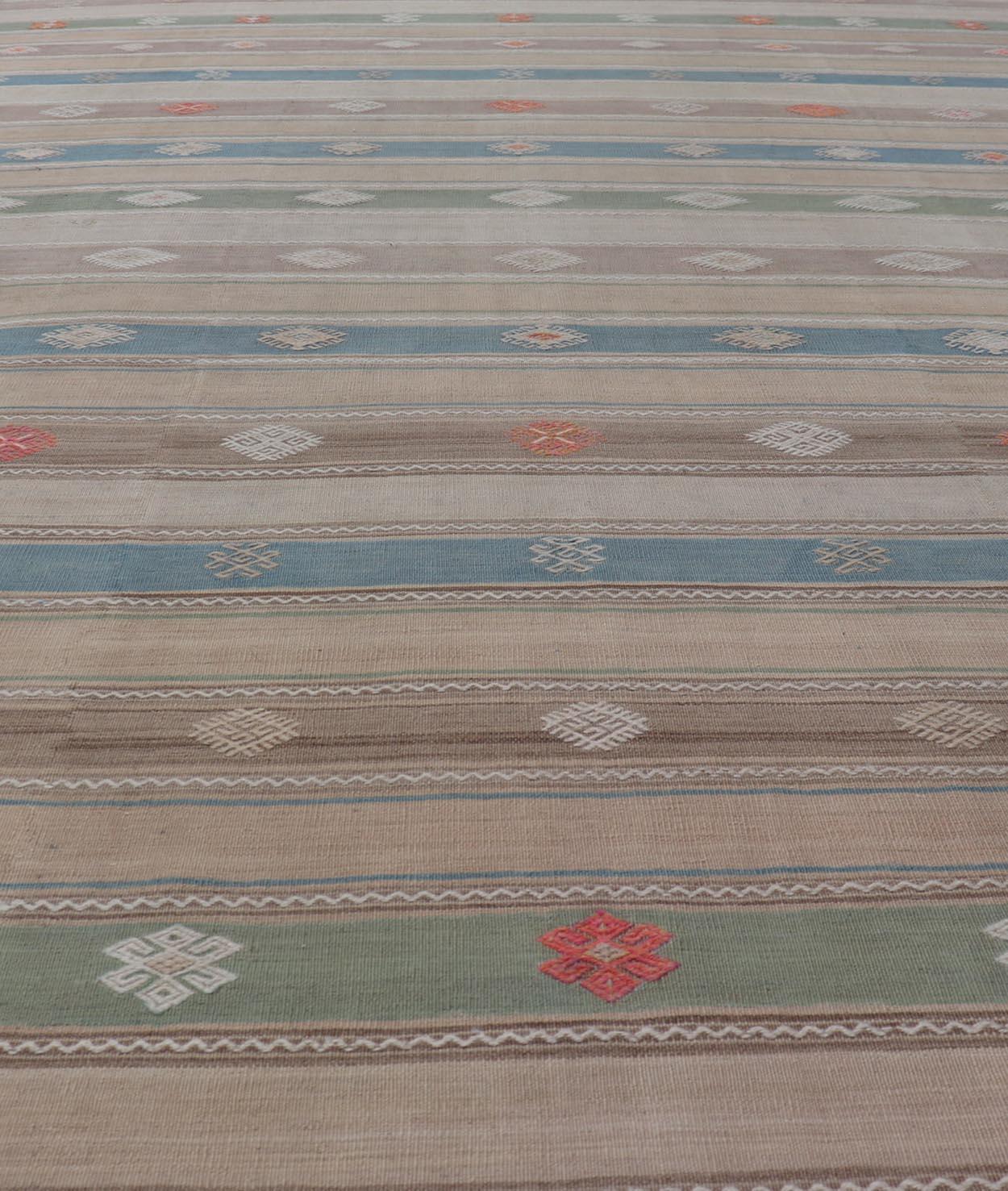 Kilim Vintage Tejido a Mano en Lana con Diseño Sub-Geométrico y Motivos en venta 2
