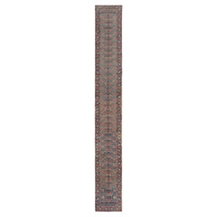 Tapis de couloir Khotan vintage tissé à la main, rose grenade et bleu