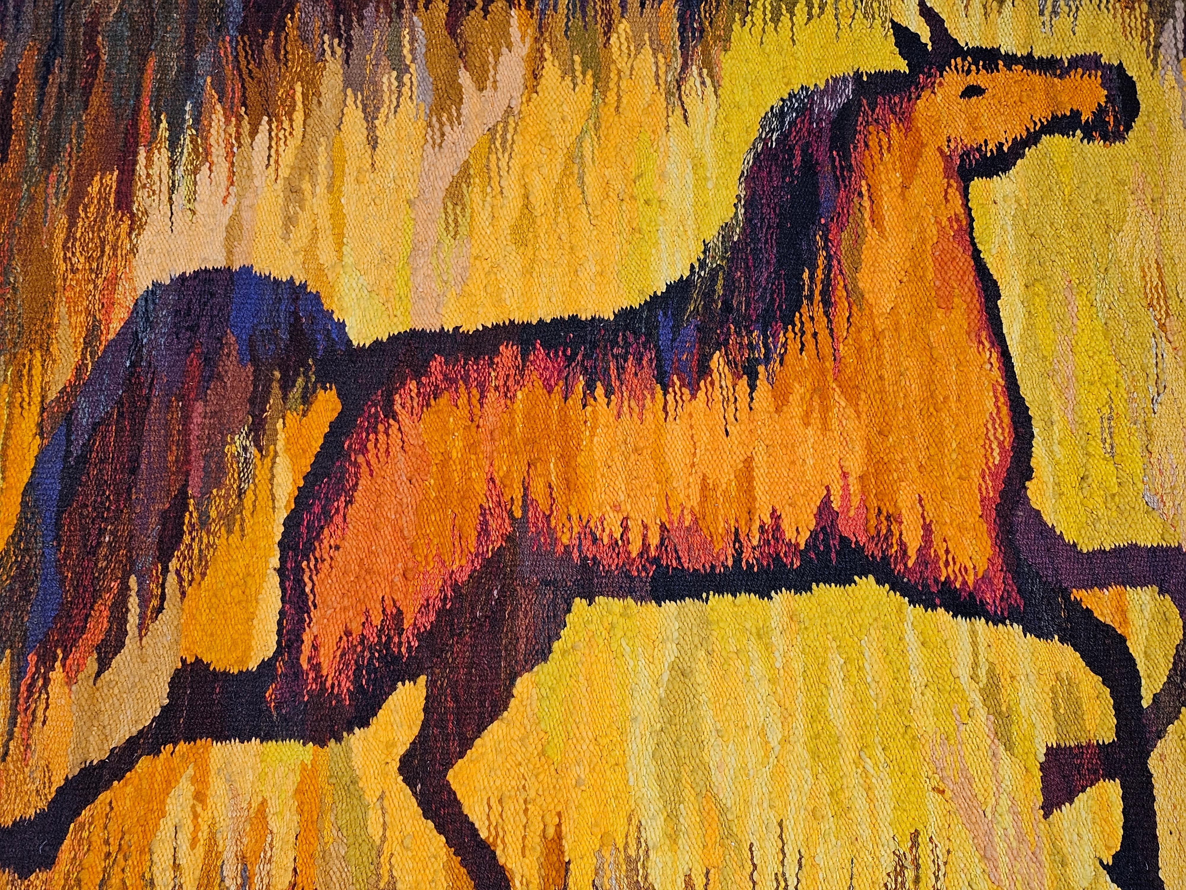 Tapisserie folklorique de chevaux tissée à la main en jaune, lavande, rouge, orange en vente 6