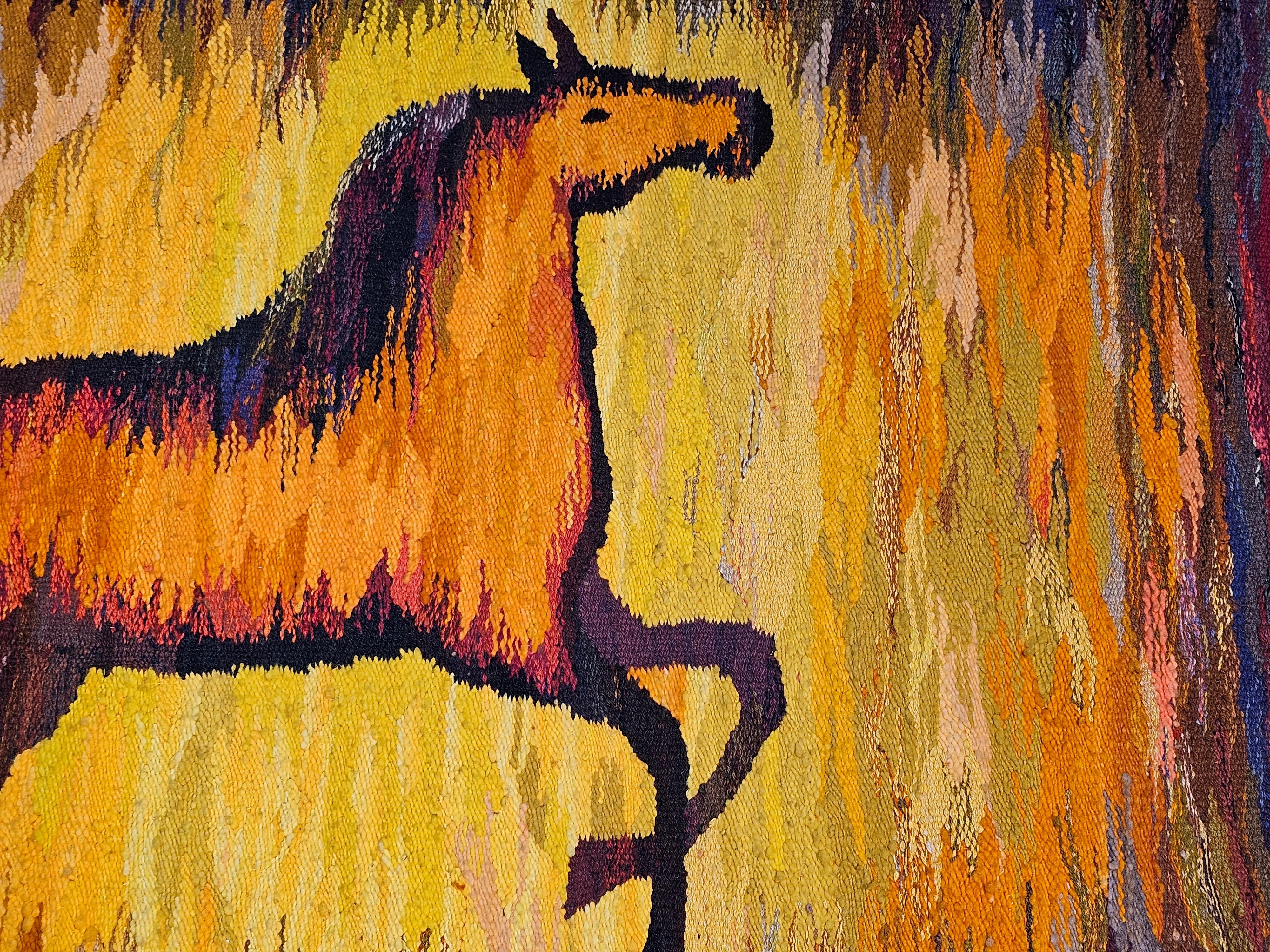 Tapisserie folklorique de chevaux tissée à la main en jaune, lavande, rouge, orange en vente 7
