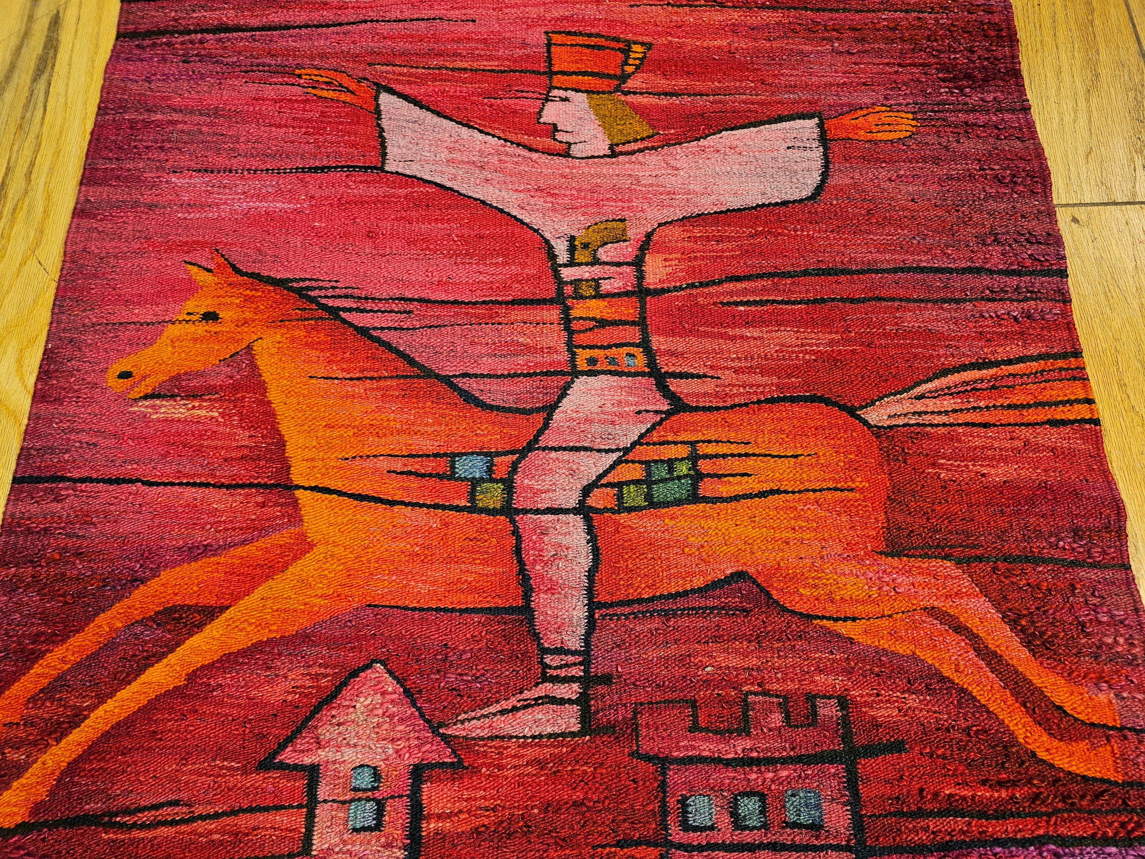 Tissé à la main Tapisserie folklorique vintage tissée à la main représentant un cheval chevauchant en lavande, bleu, rouge en vente