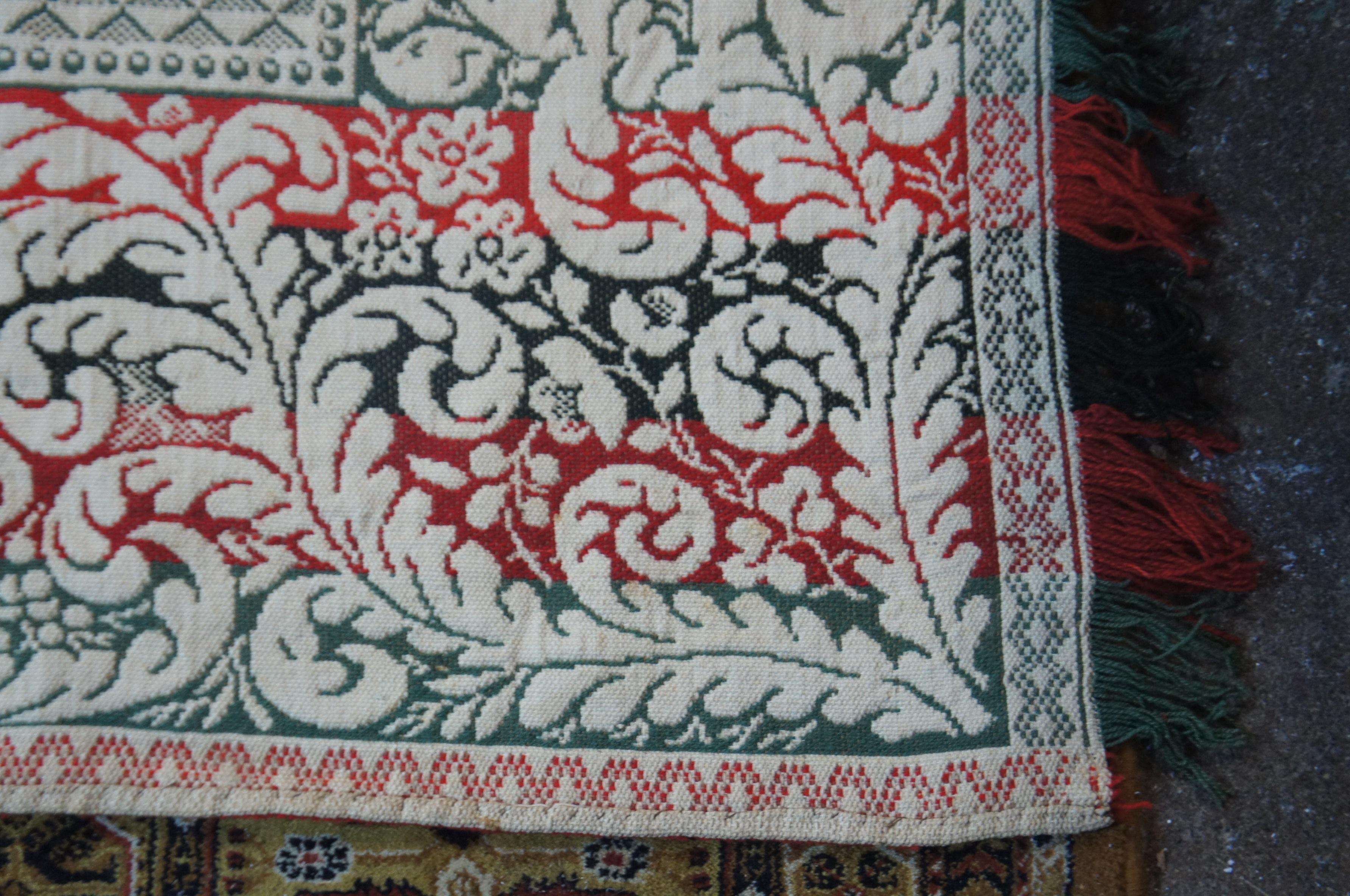 Vintage Hand Woven Full Queen Green & Red Geometric Blanket Bedspread Throw 87 In Good Condition For Sale In Dayton, OH