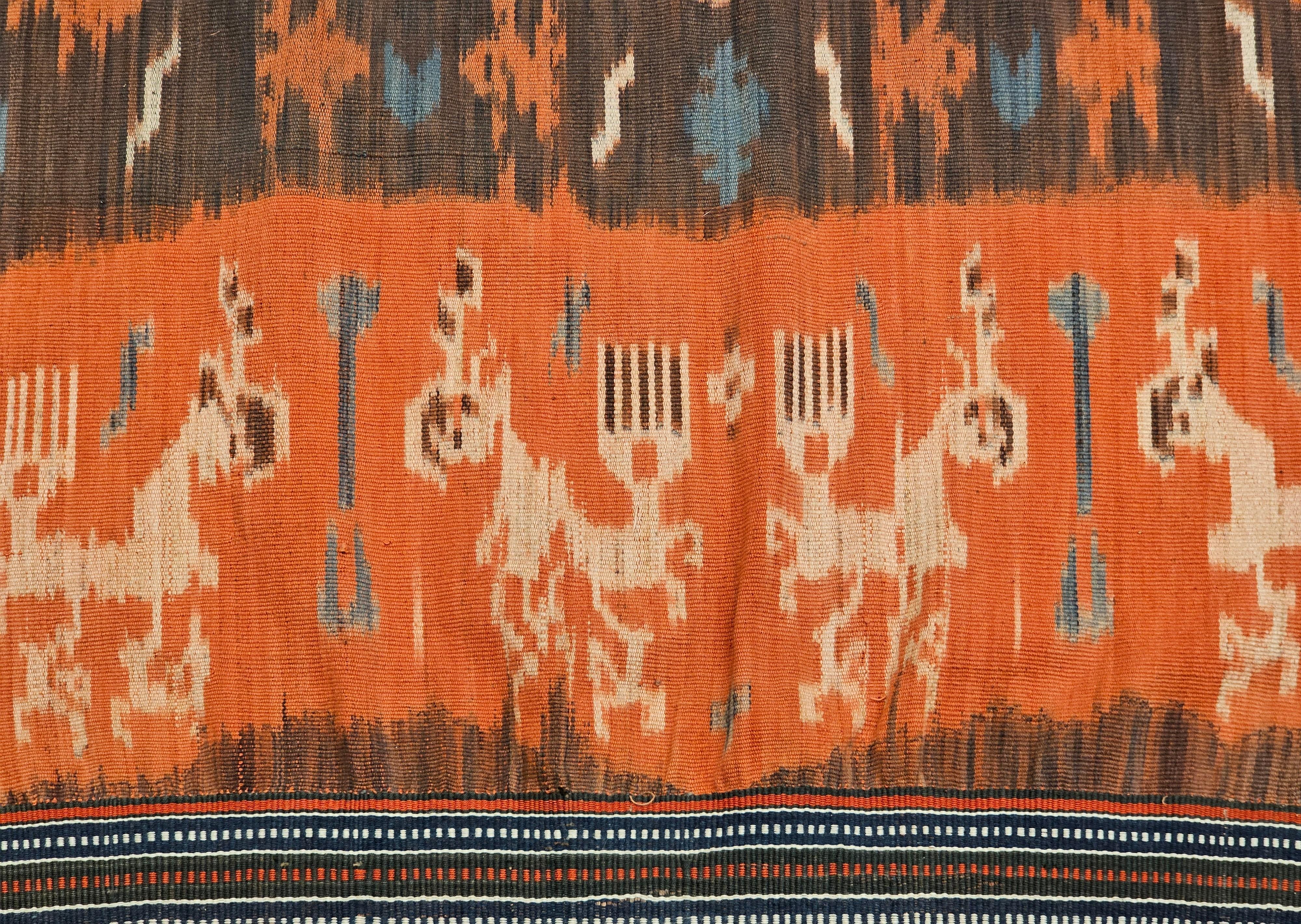 Panel Textil Ikat Vintage Tejido a Mano en Indonesia siglo XX en venta