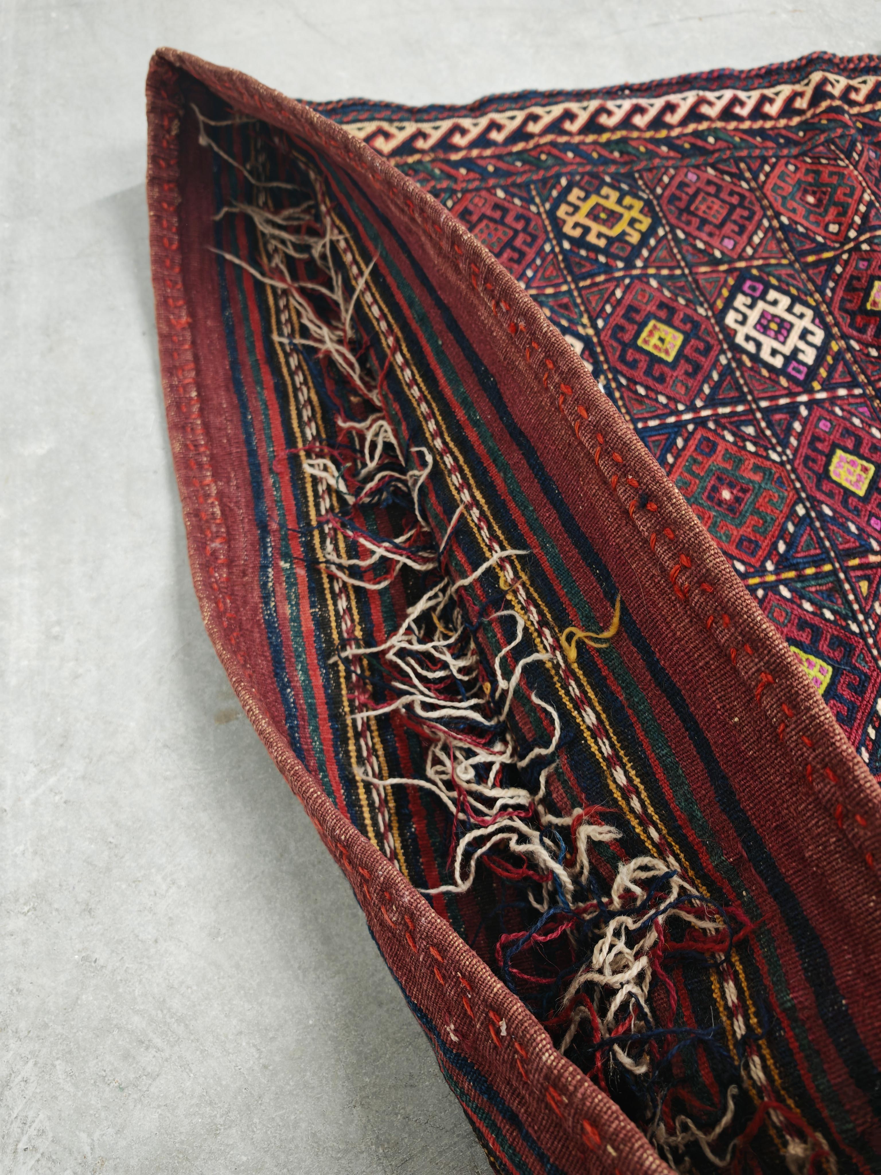 Chuval curdo d'epoca intrecciato a mano o borsa/cassa per cuscini da pavimento in vendita 3