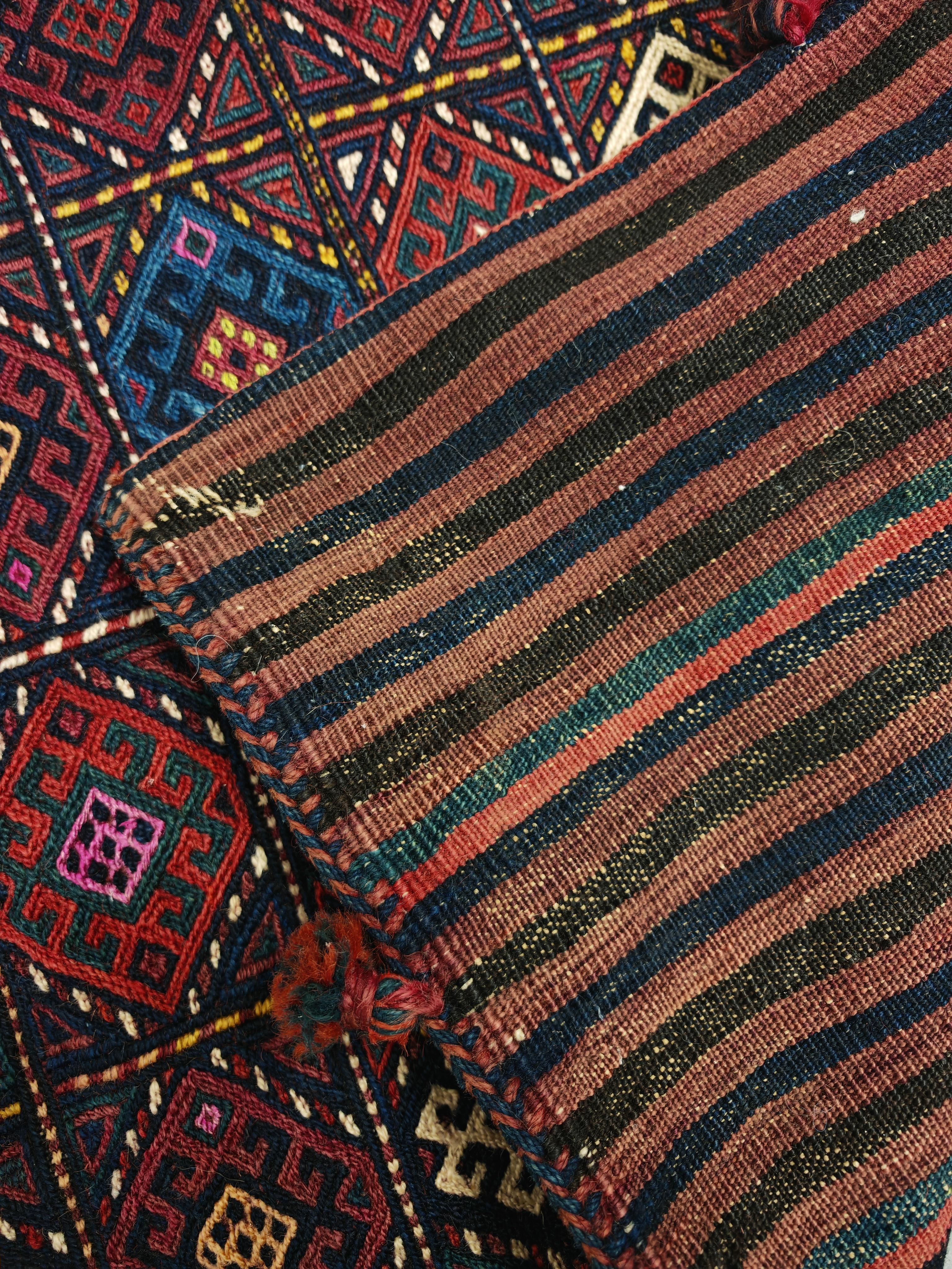 Chuval curdo d'epoca intrecciato a mano o borsa/cassa per cuscini da pavimento In condizioni buone in vendita a Beograd, RS