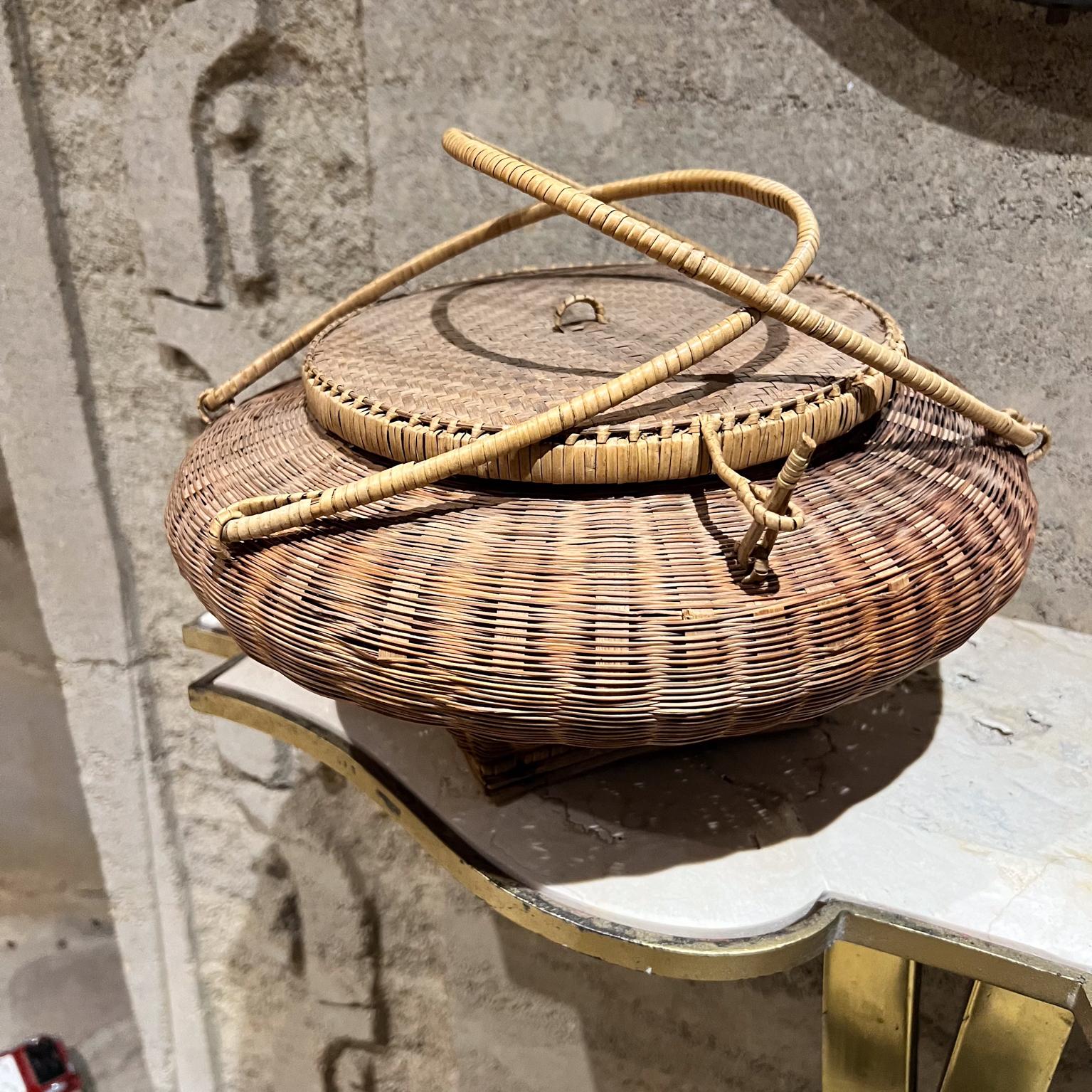 Vintage Hand-Woven Lidded Basket with Handle For Sale 5