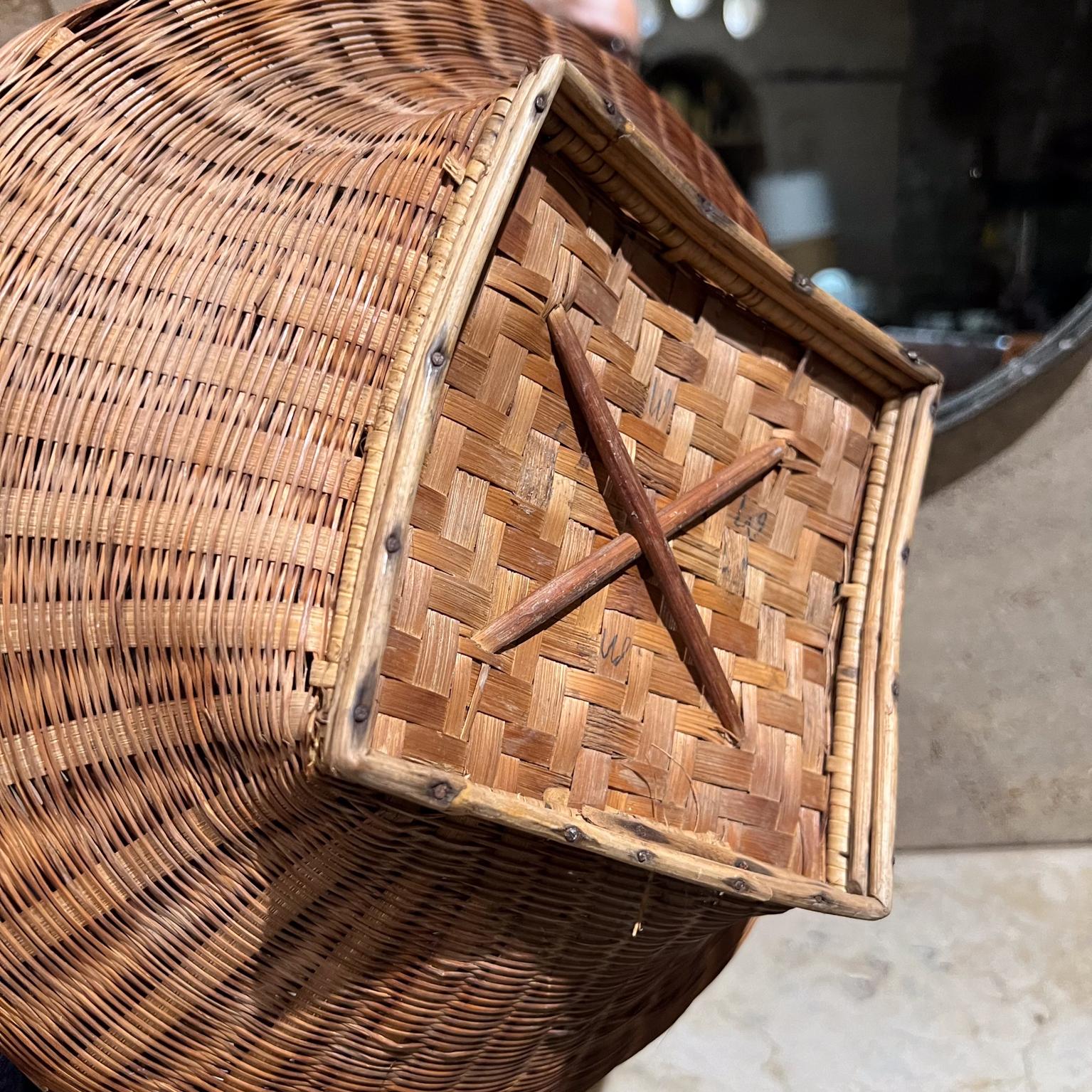 Mid-Century Modern Vintage Hand-Woven Lidded Basket with Handle For Sale