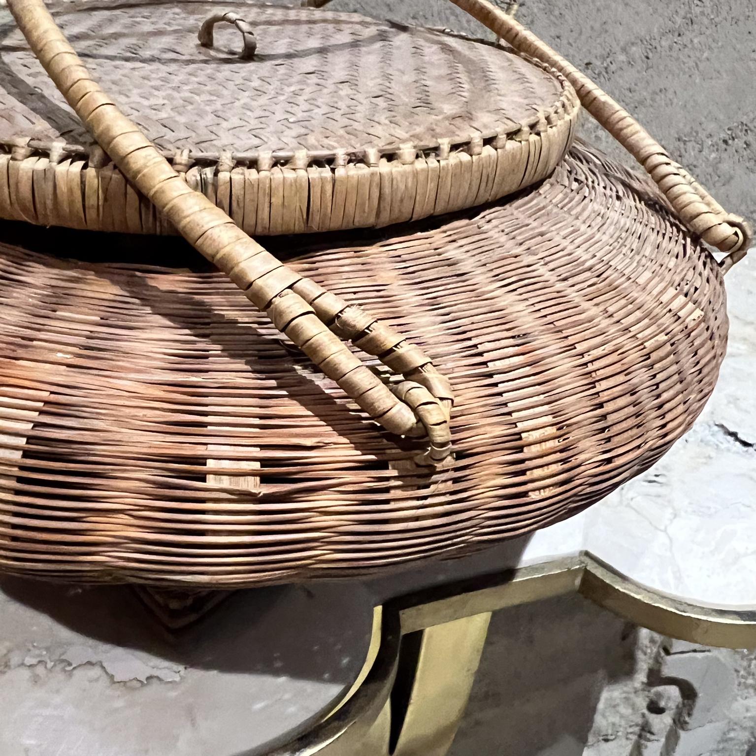 20th Century Vintage Hand-Woven Lidded Basket with Handle For Sale