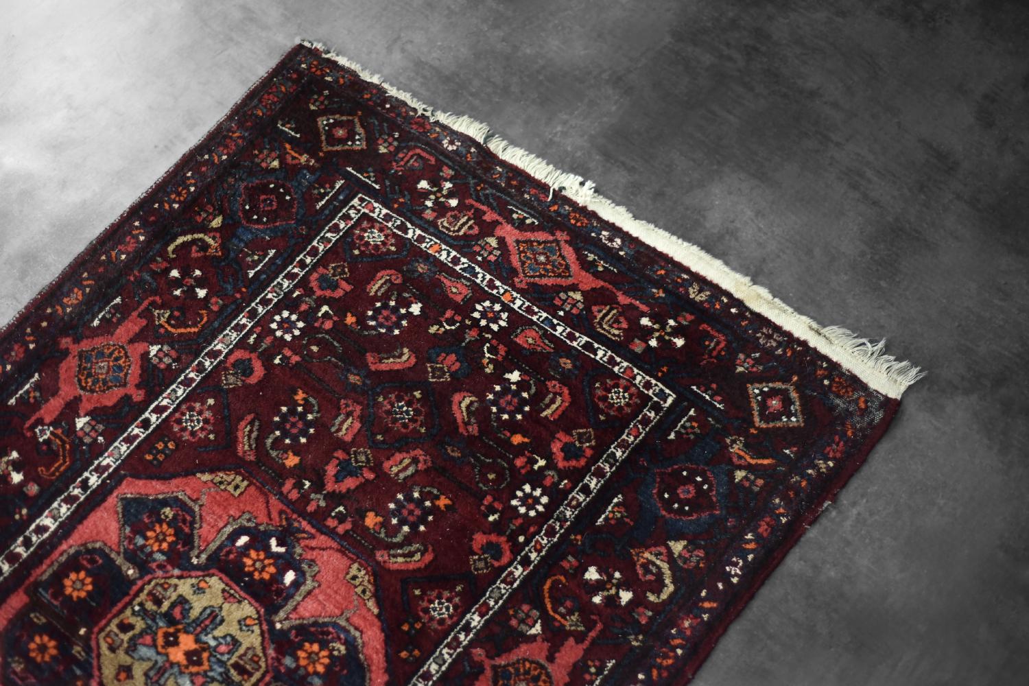 Tapis vintage tissé à la main du Moyen-Orient oriental de Hamadan, années 1960 Bon état - En vente à Warszawa, Mazowieckie