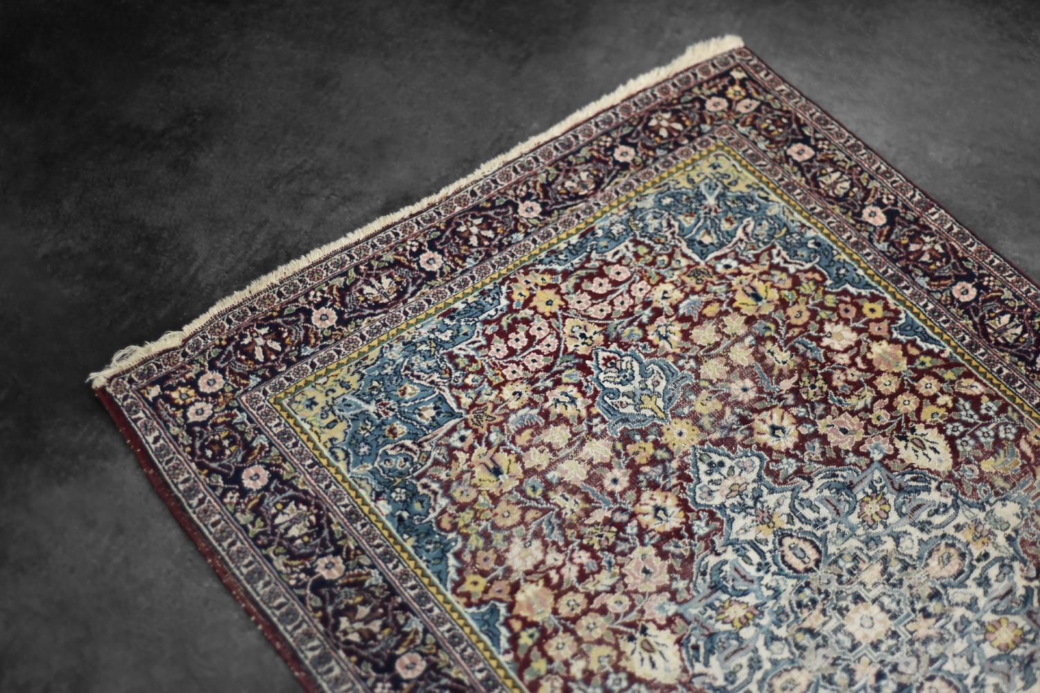 Vintage Hand-Woven Middle Eastern Oriental Isfahan Rug, 1940s For Sale 2