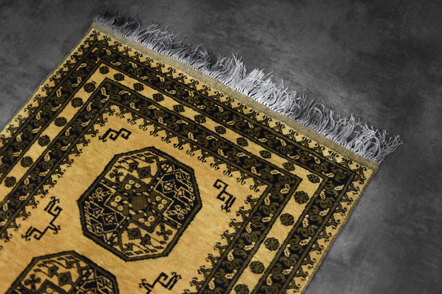Vintage Hand-Woven Oriental Afghan Gold Ersari Rug, 1930s en vente 5