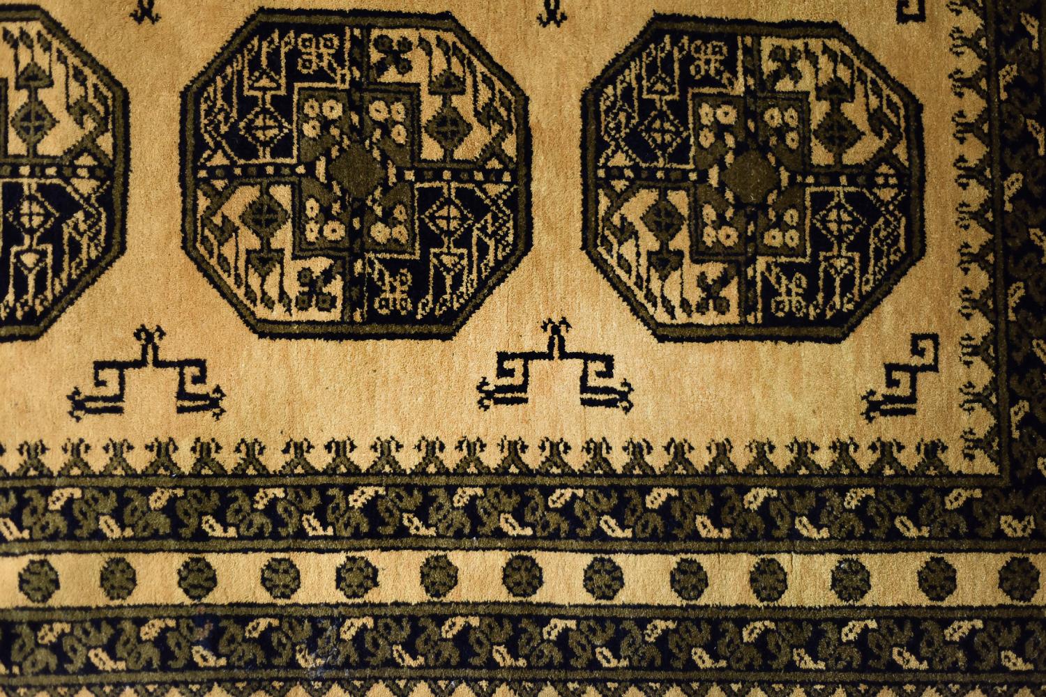 Vintage Hand-Woven Oriental Afghan Gold Ersari Rug, 1930s en vente 6