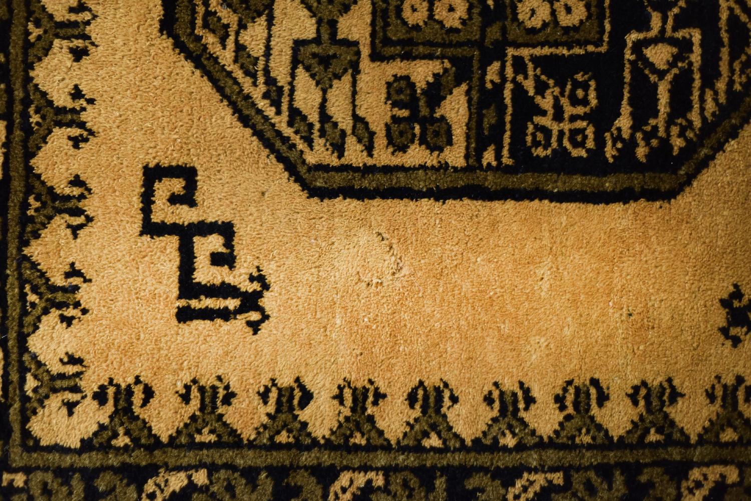 Laine Vintage Hand-Woven Oriental Afghan Gold Ersari Rug, 1930s en vente
