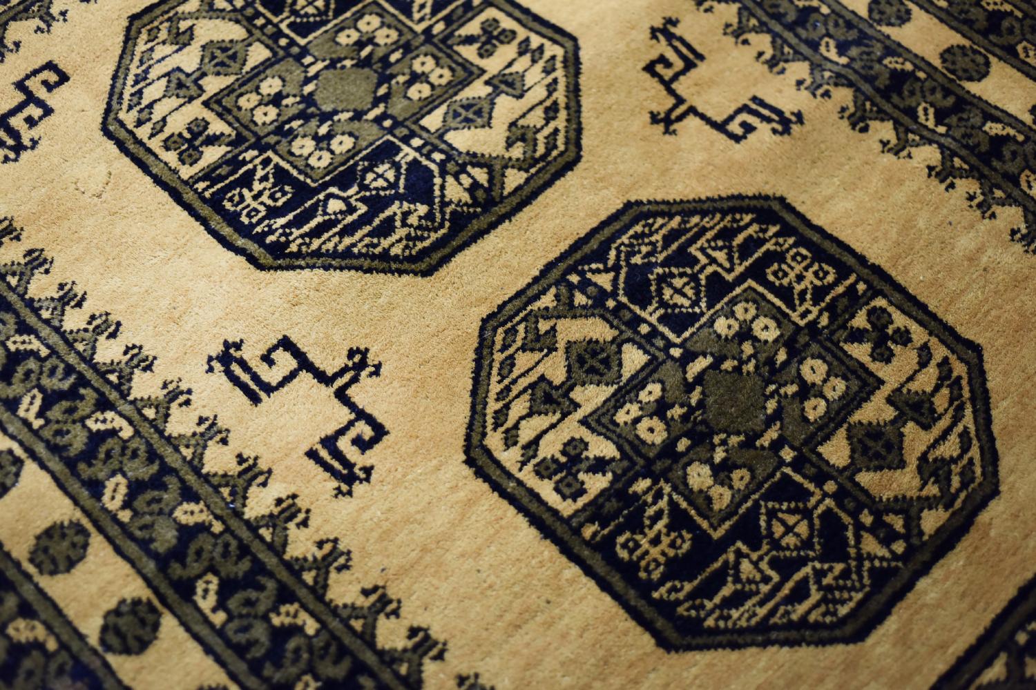 Vintage Hand-Woven Oriental Afghan Gold Ersari Rug, 1930s en vente 3